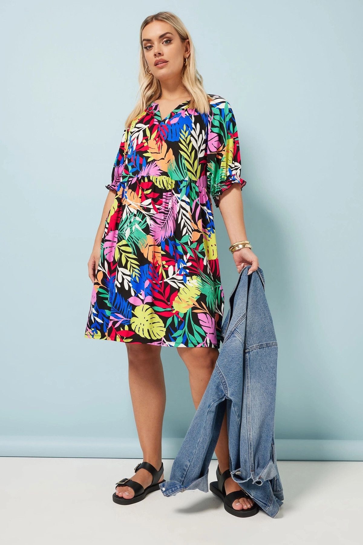 Stil Diva Minikleid Minikleid in Übergröße mit V-Ausschnitt und Blumenmuste günstig online kaufen