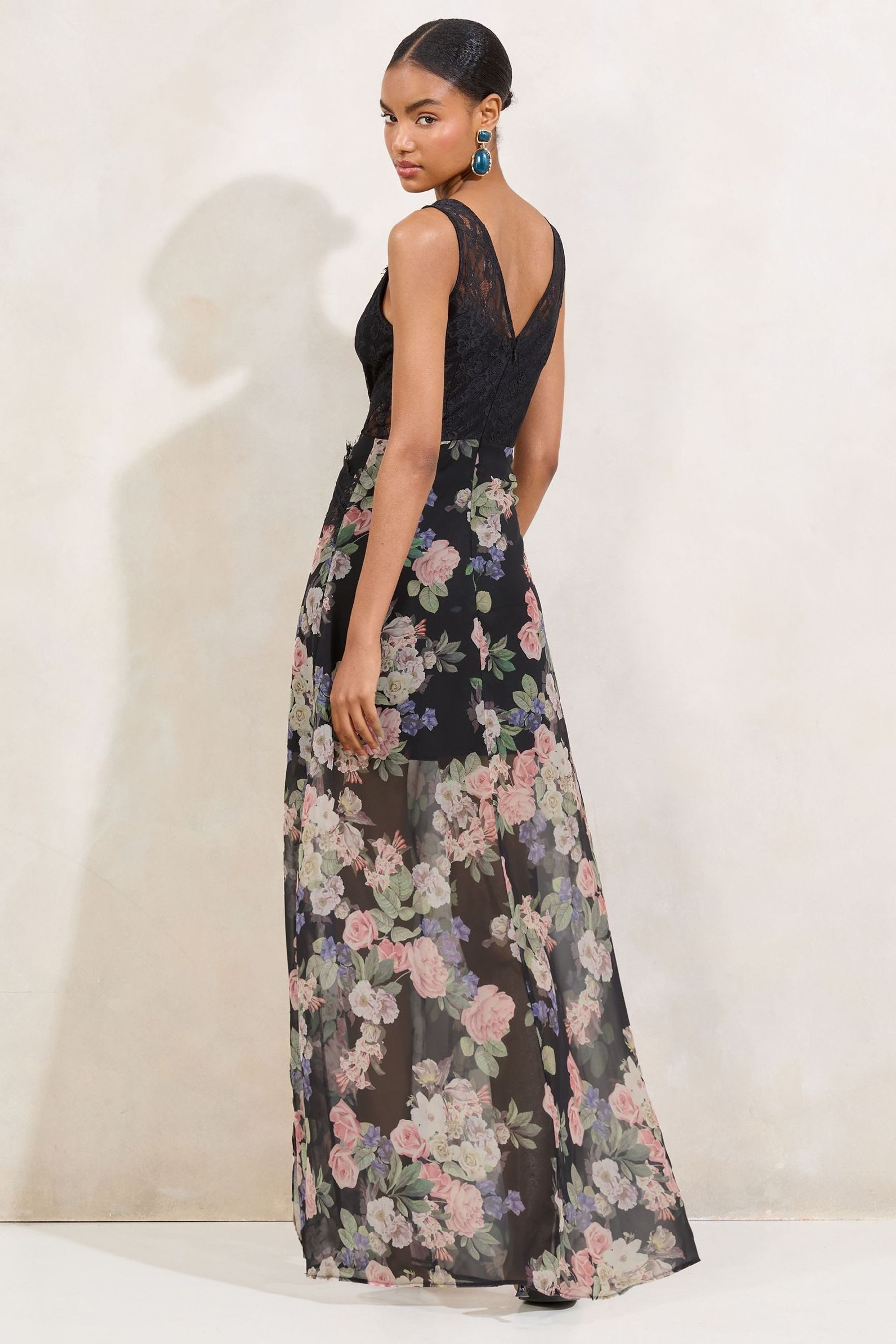 LIPSY Maxikleid Lipsy Maxikleid mit V-Ausschnitt, Regular (1-tlg) günstig online kaufen