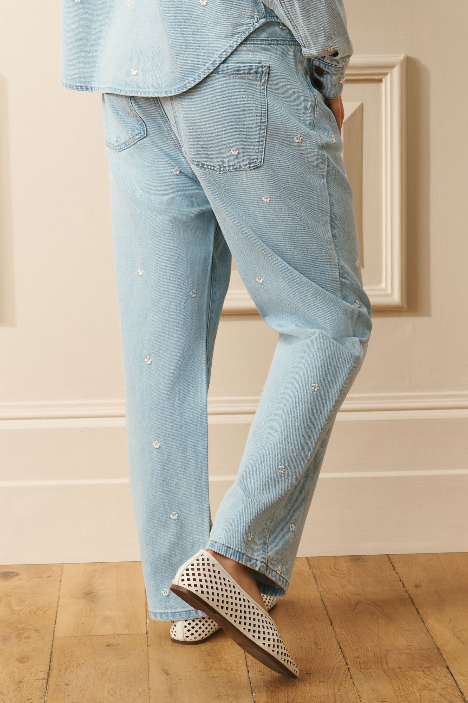 LAURA ASHLEY Straight-Jeans Laura Ashley Jeans mit geradem Bein und Stickerei (1-tlg)