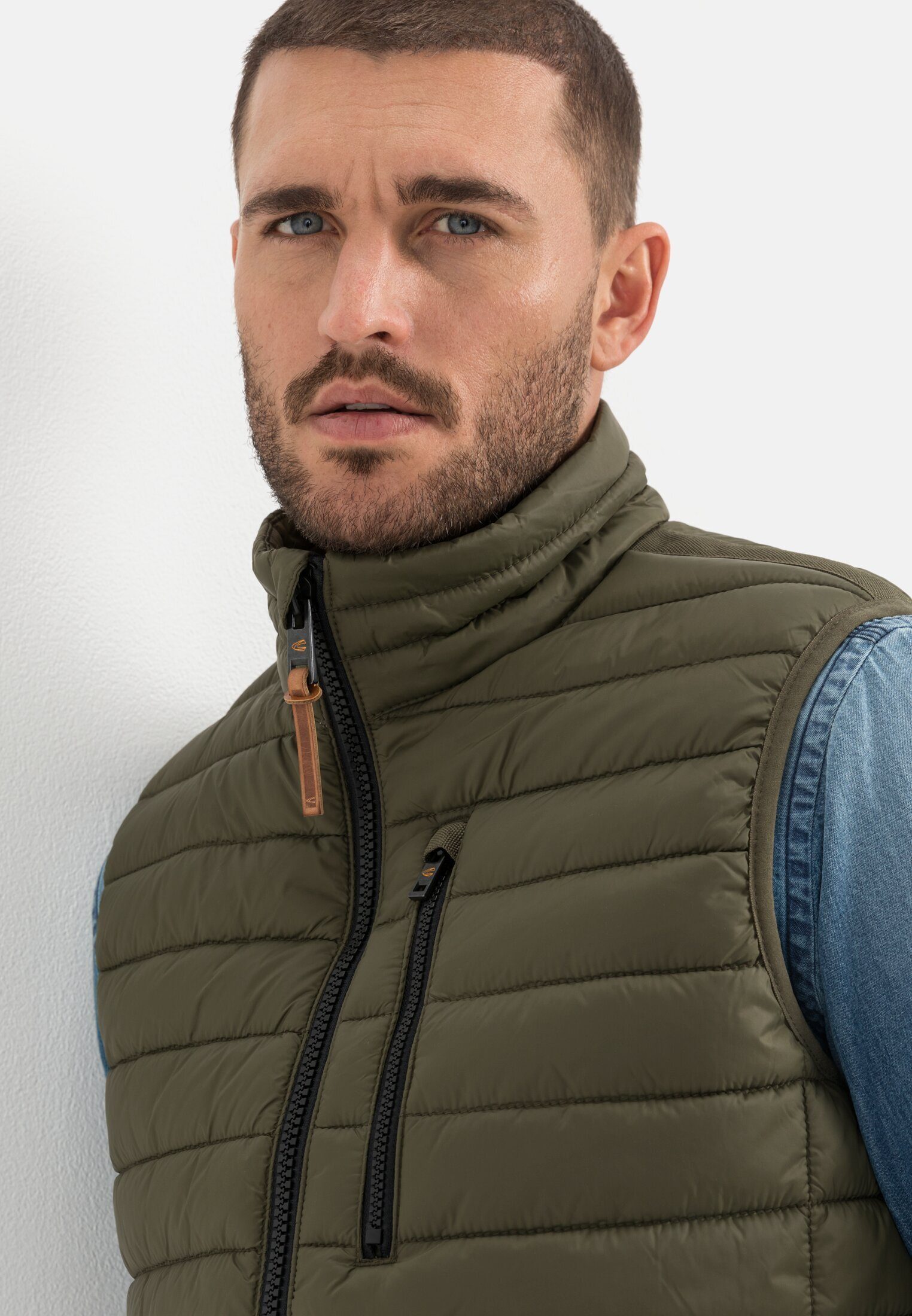 camel active Steppweste mit horizontaler Steppung aus recyceltem Polyester mit Stehkragen