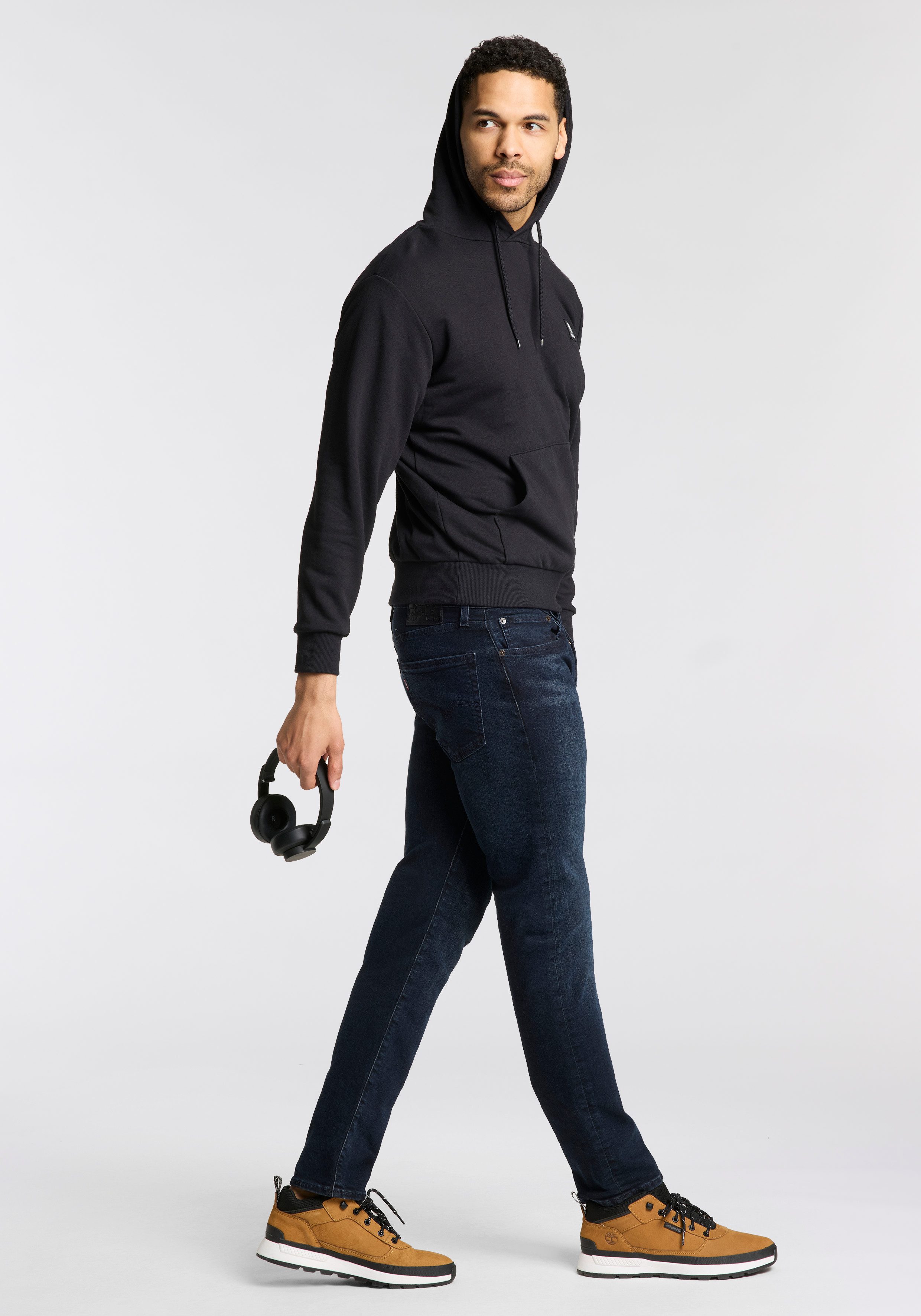 Zum Outfit 12