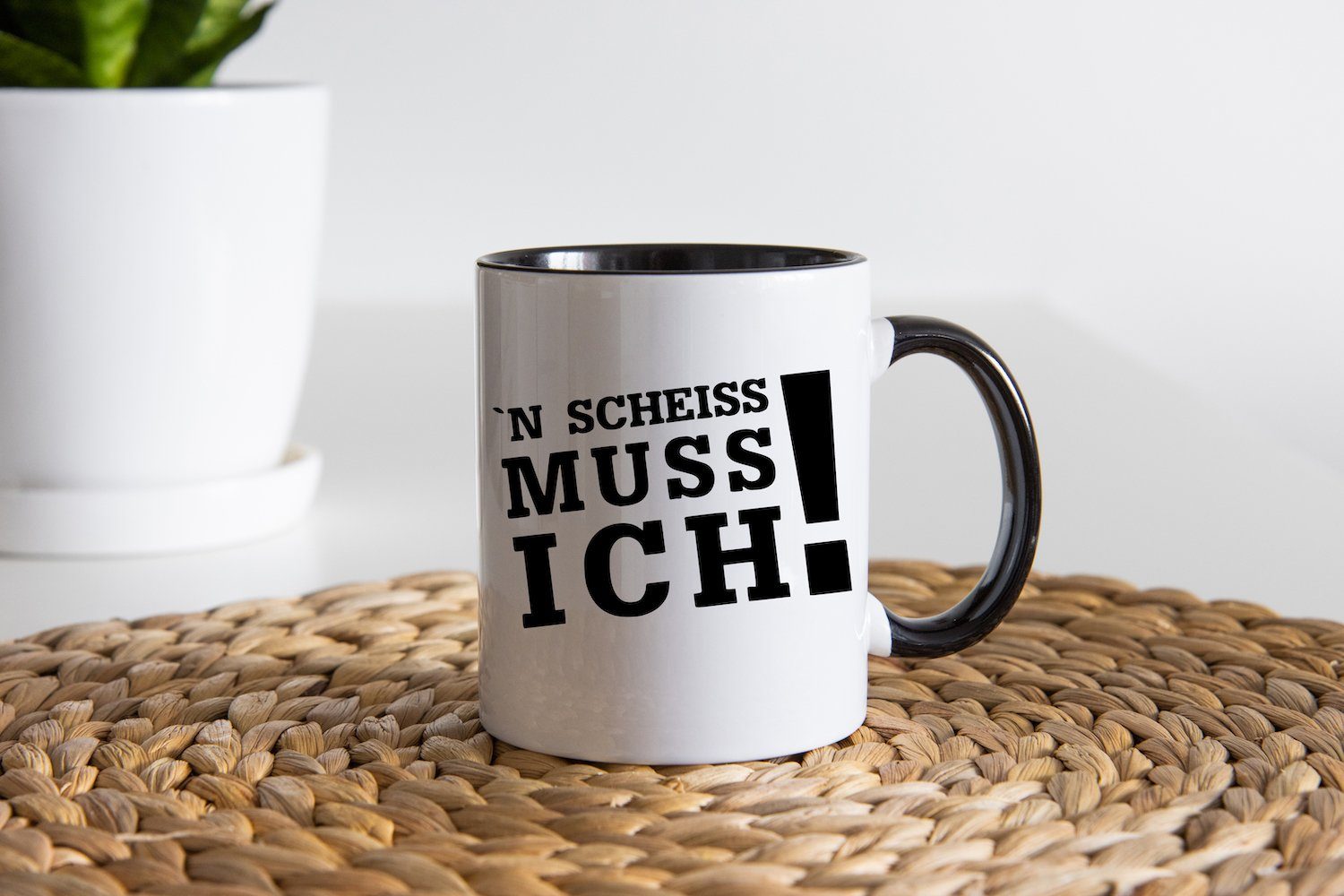 mit SCHEISS Designz Geschenk, Keramik, Spruch Tasse Youth 'N Kaffeetasse MUSS Weiss/Schwarz lustigem ICH