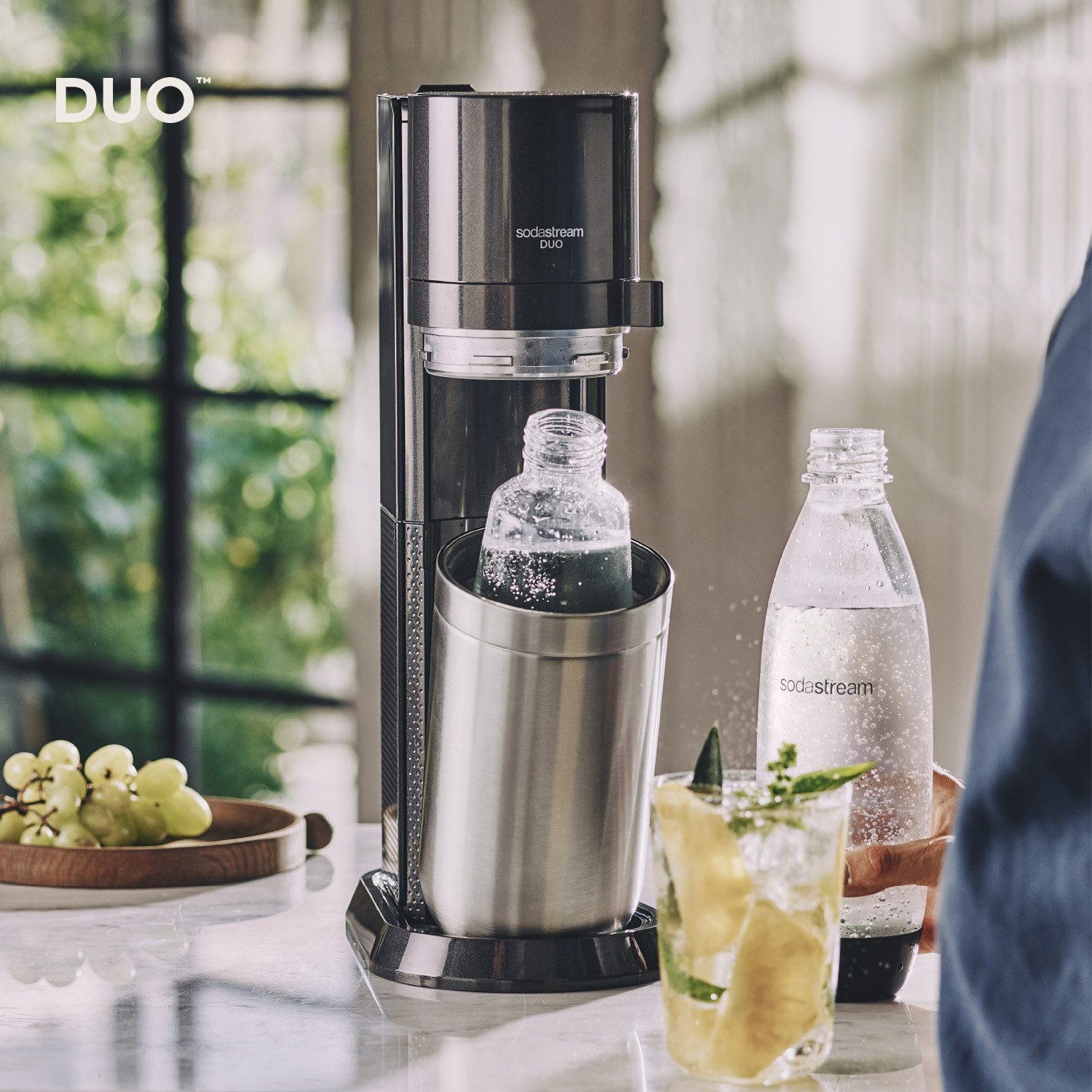 SodaStream Wassersprudler DUO Vorteilspack, (Set, 6-tlg), SodaStreamSprudler DUO+CO2Zylinder,+Glasflaschen+Kunststoff-Flasche