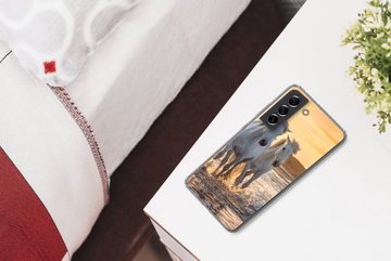 MuchoWow Handyhülle Pferde - Wasser - Strand - Tiere, Phone Case, Handyhülle Samsung Galaxy S21 FE, Silikon, Schutzhülle