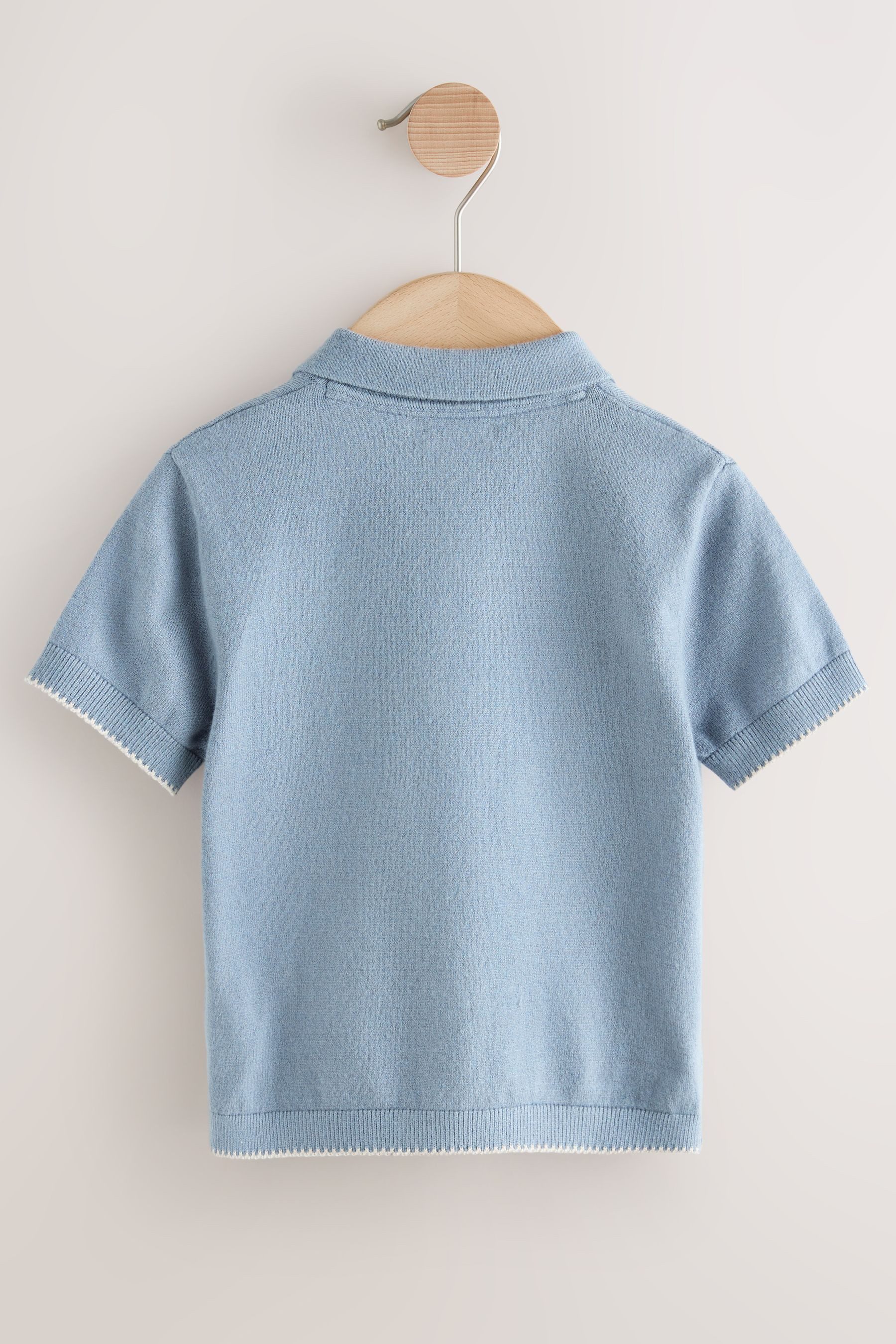 Next Polokragenpullover Strick-Poloshirt mit geknöpftem Kragen und Motiv (1-tlg)
