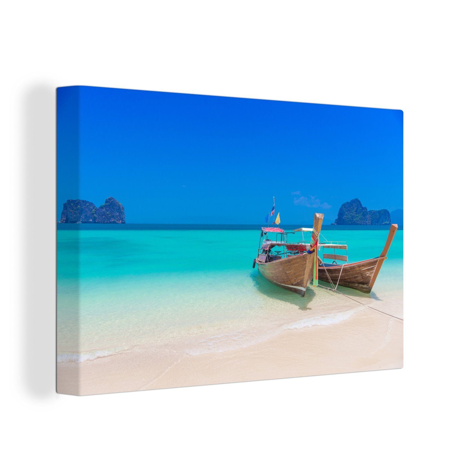 OneMillionCanvasses® Leinwandbild Zwei Langschwanzboote an Aufhängefertig, einem Wandbild perlweißen in Leinwandbilder, Strand Wanddeko, 30x20 cm Thailand, (1 St)