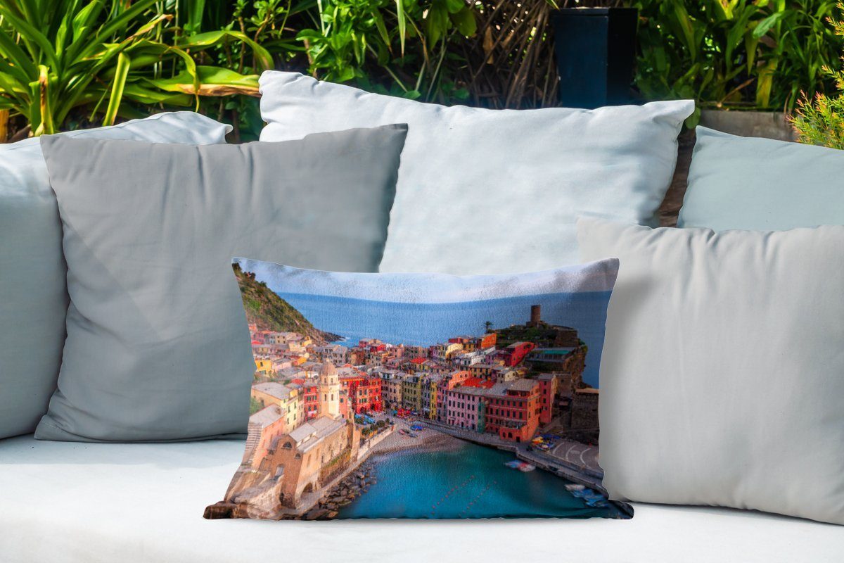 Outdoor-Dekorationskissen, Polyester, MuchoWow Vernazza die Häuser bunten Dekokissenbezug, auf Blick Dekokissen Kissenhülle in von Cinque Terre,
