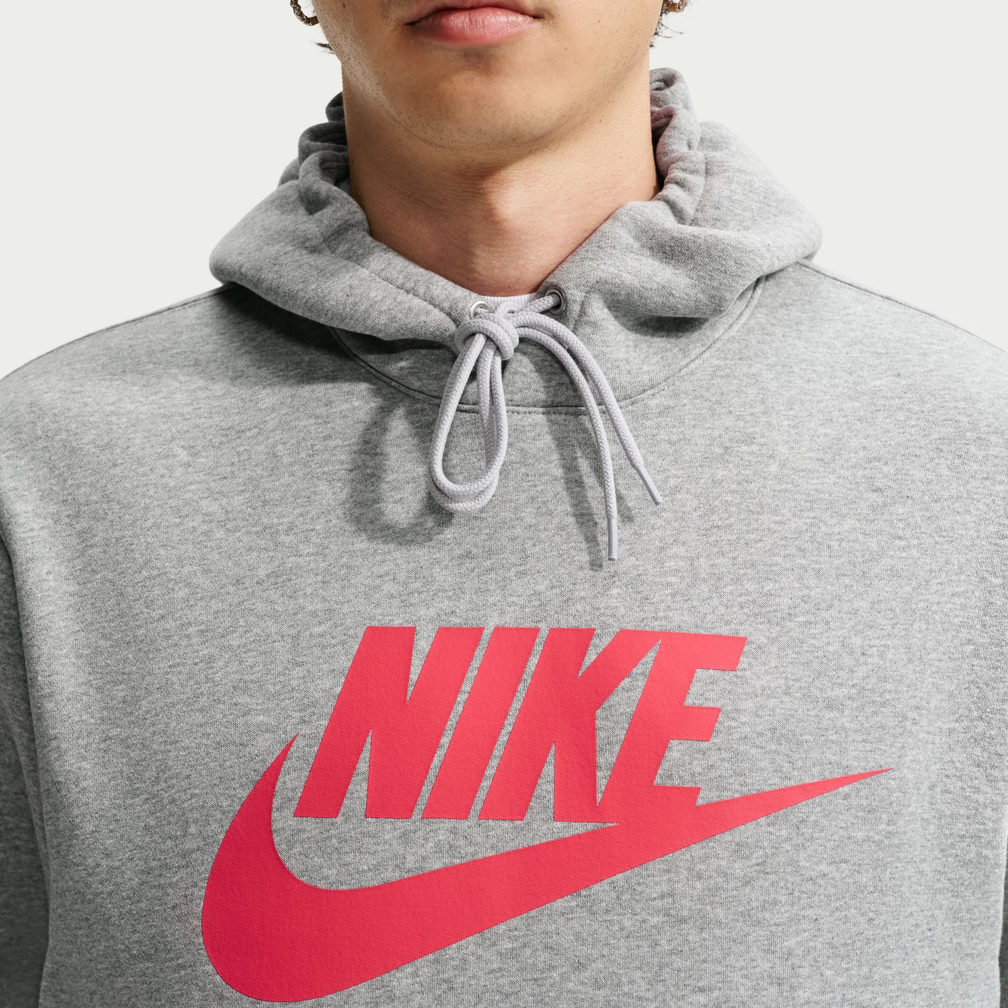 Nike Sportswear Kapuzensweatshirt M NK CLUB BB PO GFX HOODIE mit Rundhalsausschnitt, Langarm-Design, aus Baumwolle und Polyester