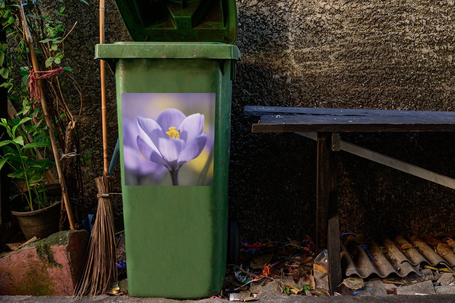 MuchoWow - Mülltonne, Mülleimer-aufkleber, Abfalbehälter Krokus St), Lila Container, Frühling Wandsticker (1 - Sticker,