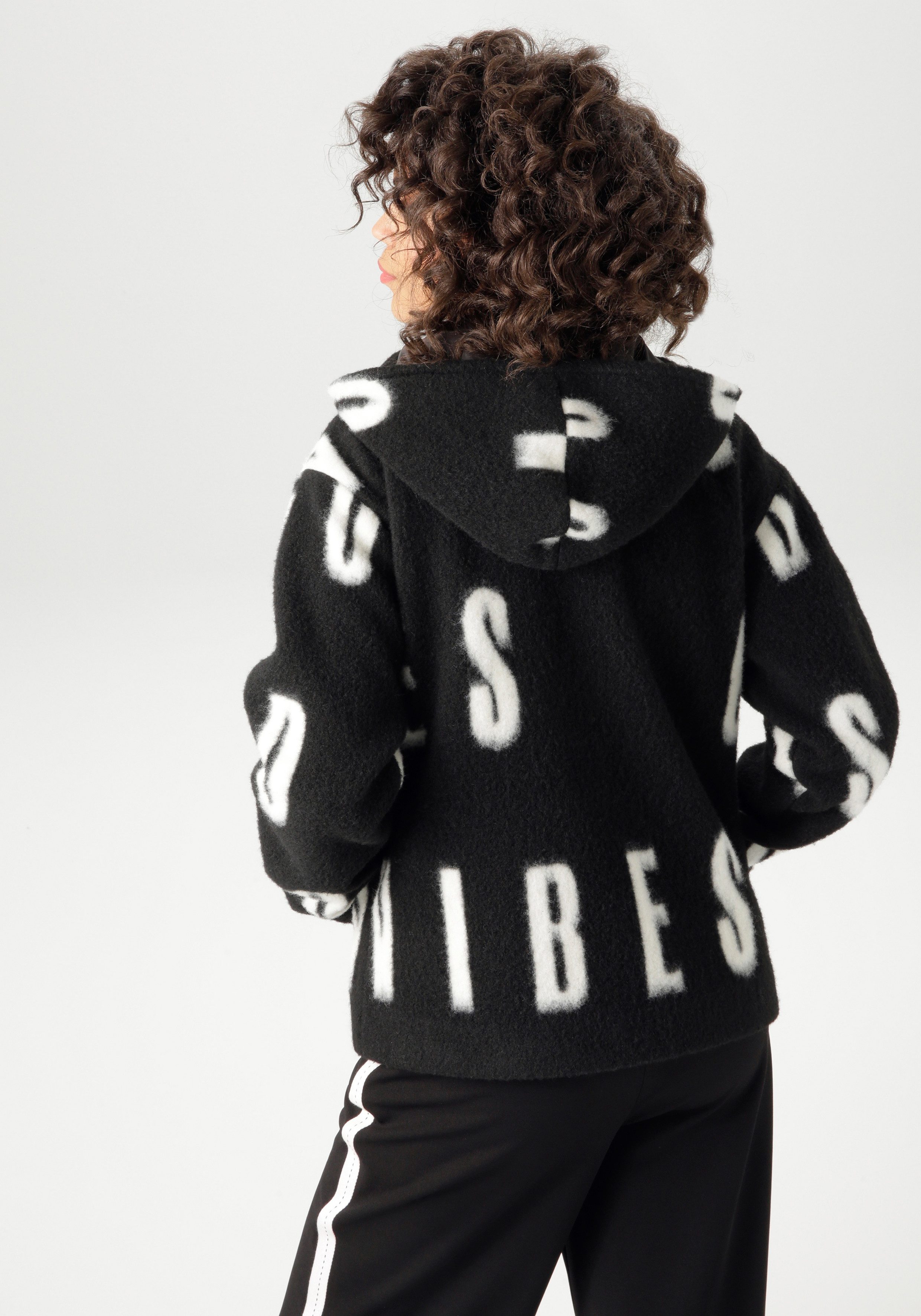 Aniston CASUAL Fleecejacke mit großflächigem "GOOD VIBES"-Schriftzug günstig online kaufen