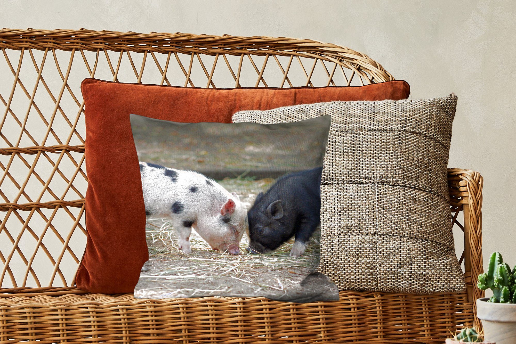 MuchoWow Dekokissen Schweine - Ferkel - mit Sofakissen Zierkissen Füllung Schlafzimmer, für Wohzimmer, Stroh, Deko
