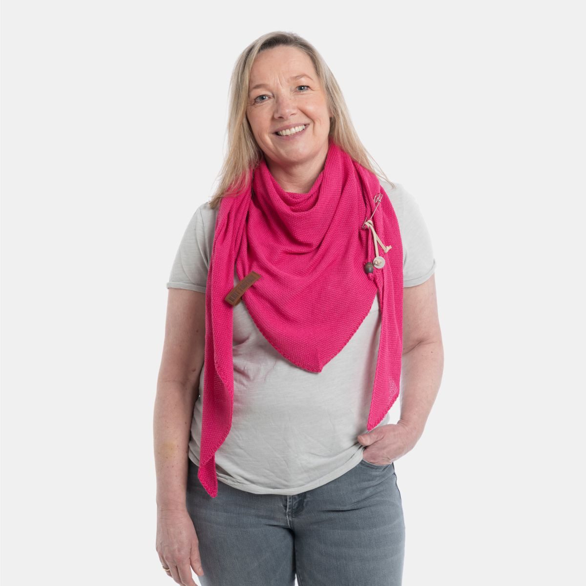 Knit Factory Strickschal Lola Dreieckstuch Fuchsia, (1-St), Schal Halstuch Dreiecksschal Tuch Strickmode