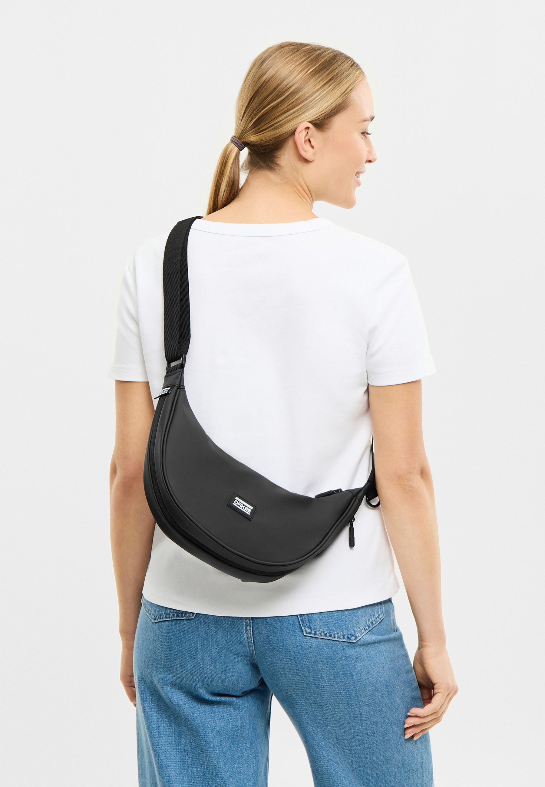 OAK25 Umhängetasche Every Day Moon Bag reflektierend & wasserabweisend, Halbmondtasche mit reflektierendem Boden & Bike-Strap