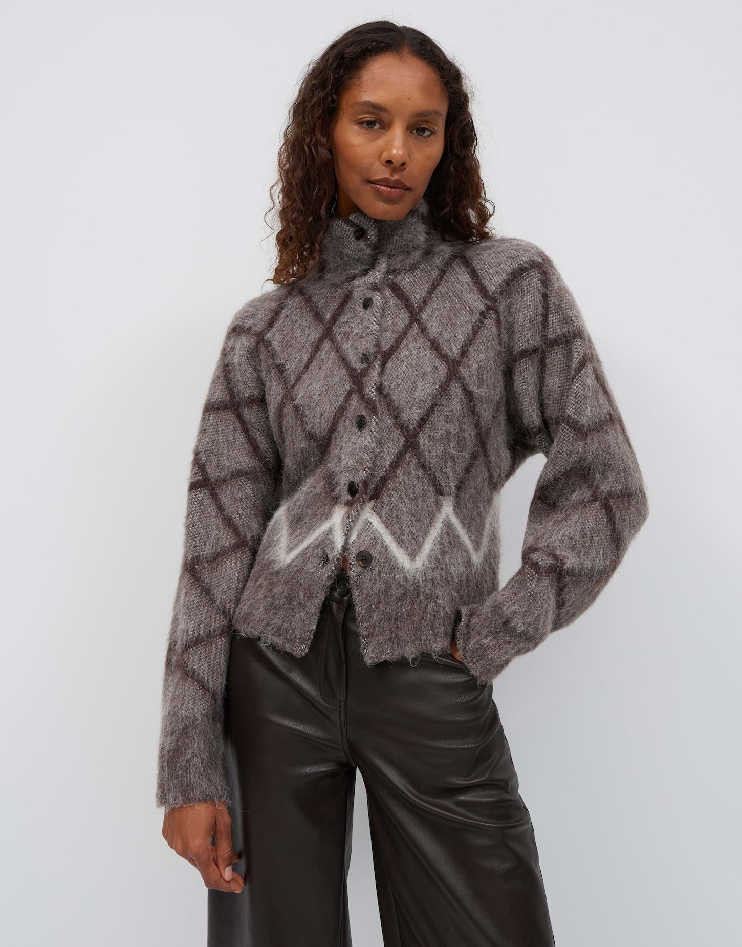 OPUS Strickjacke Dargyle aus weichem Strick Lockere Silhouette mit geradem Schnitt und überschnittener Schulter