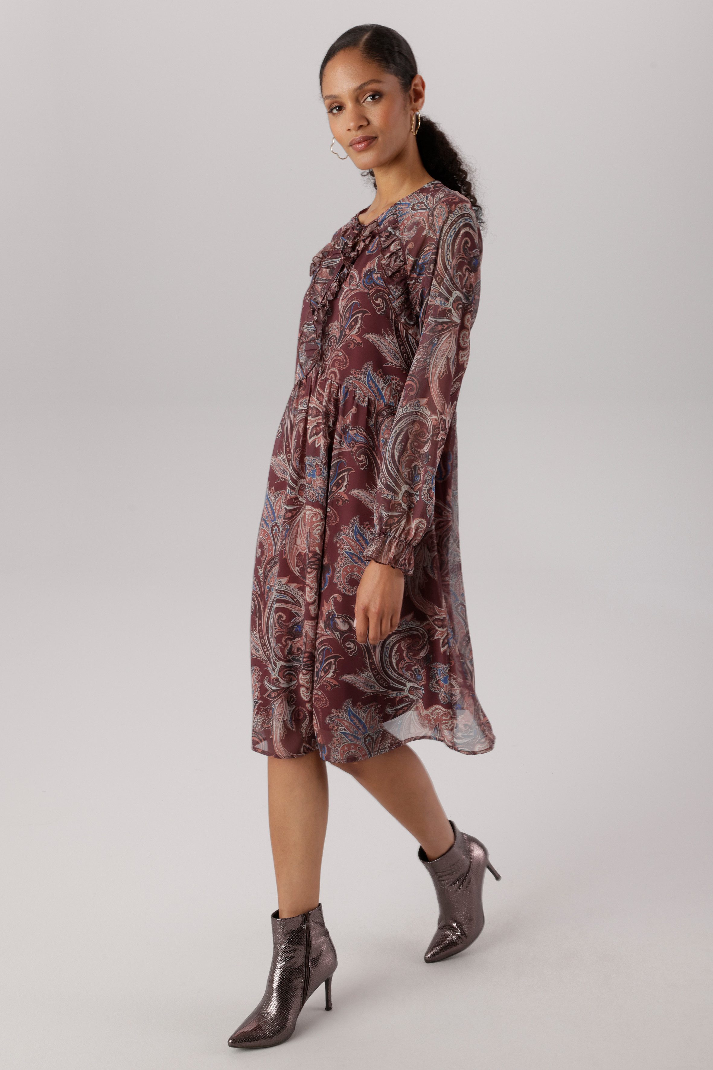 Aniston SELECTED Chiffonkleid mit Volants entlang des Ausschnitts und den Ärmeln - NEUE KOLLEKTION