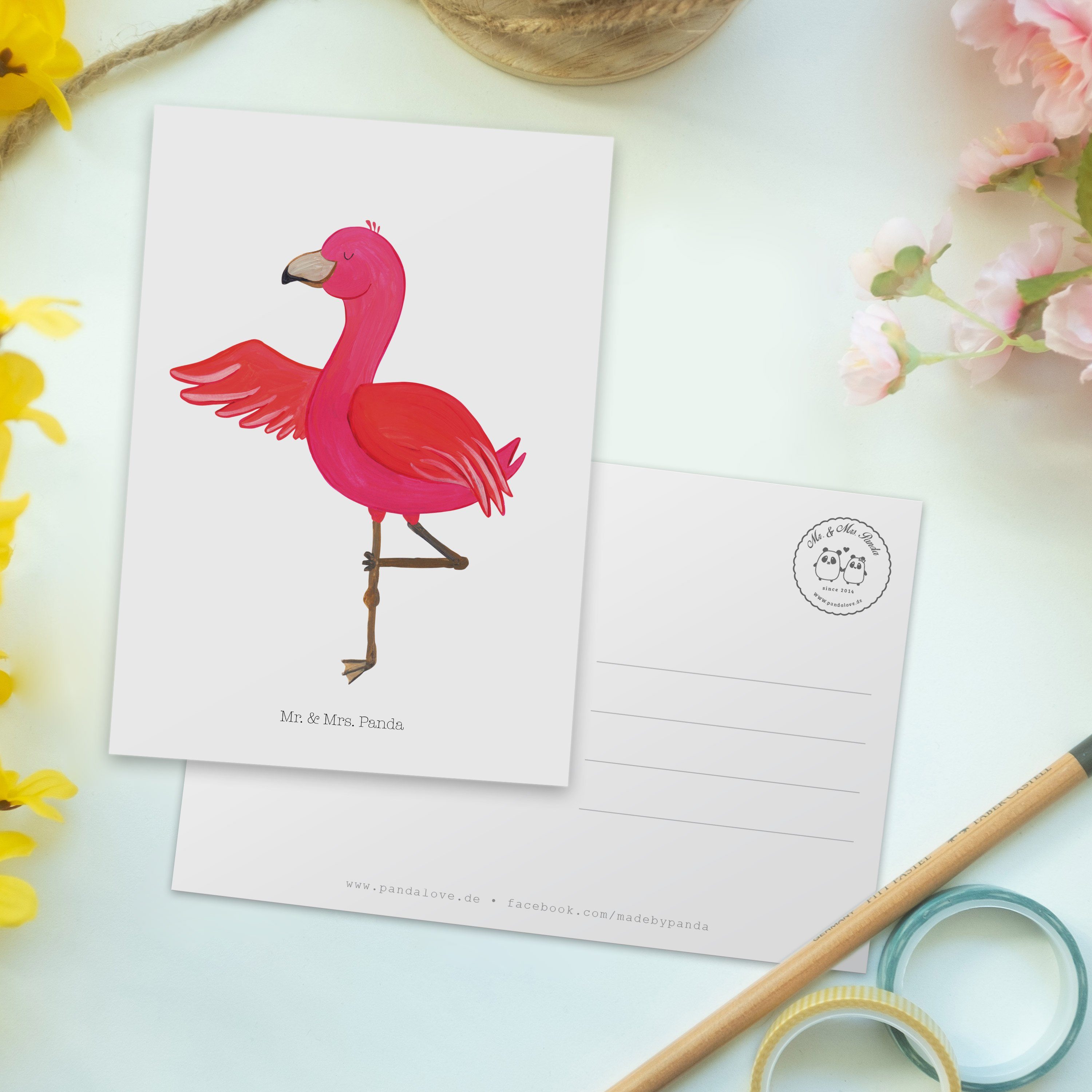 & Mrs. - Geschenk, Postkarte Panda Yoga-Übung, Flamingo Mr. - entspannt, Yoga Ansichtskarte Weiß