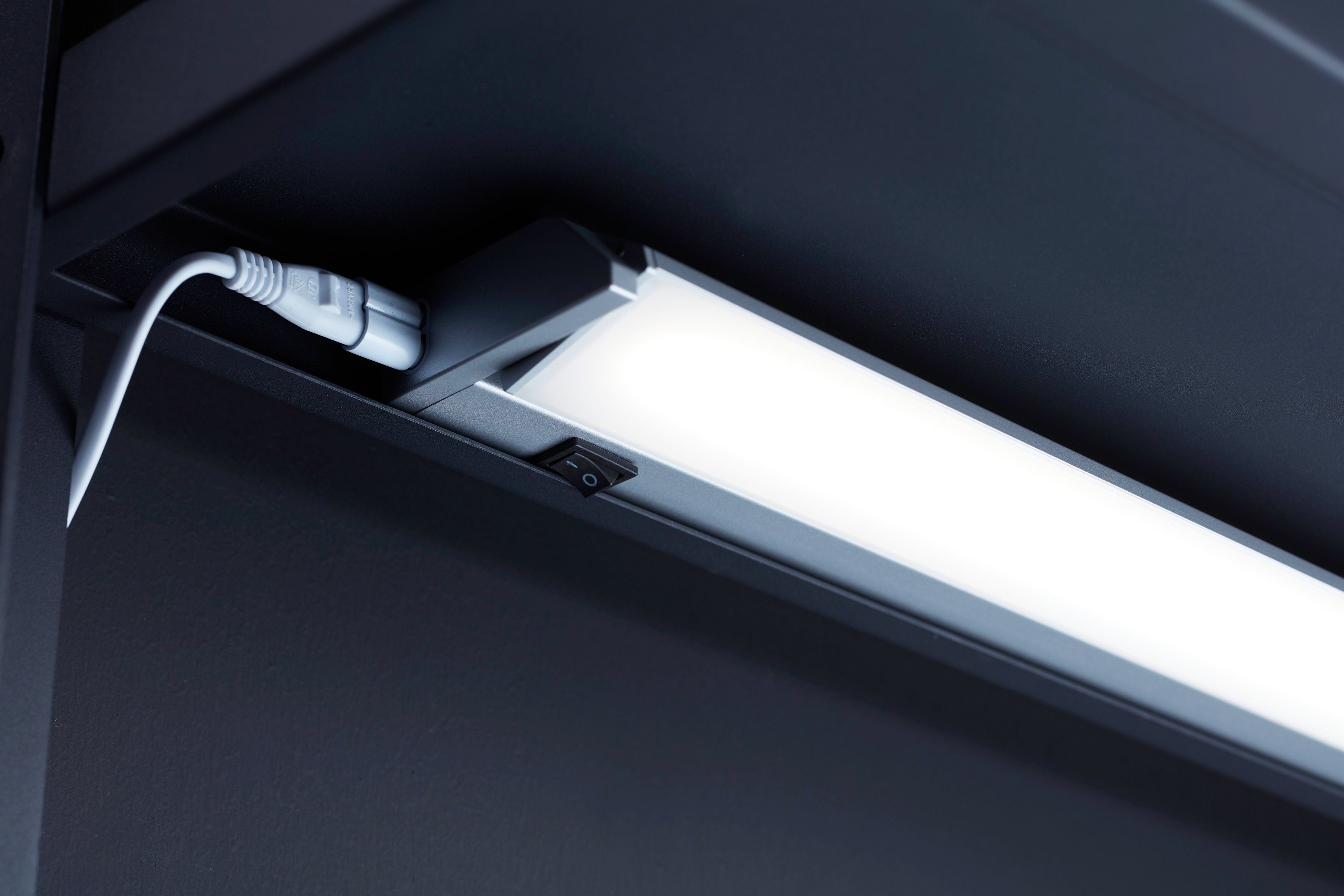 Loevschall LED Hohe Unterbauleuchte Schwenkbar Lichtausbeute, LED 911mm, fest integriert, Neutralweiß, Striplight Ein-/Ausschalter, LED