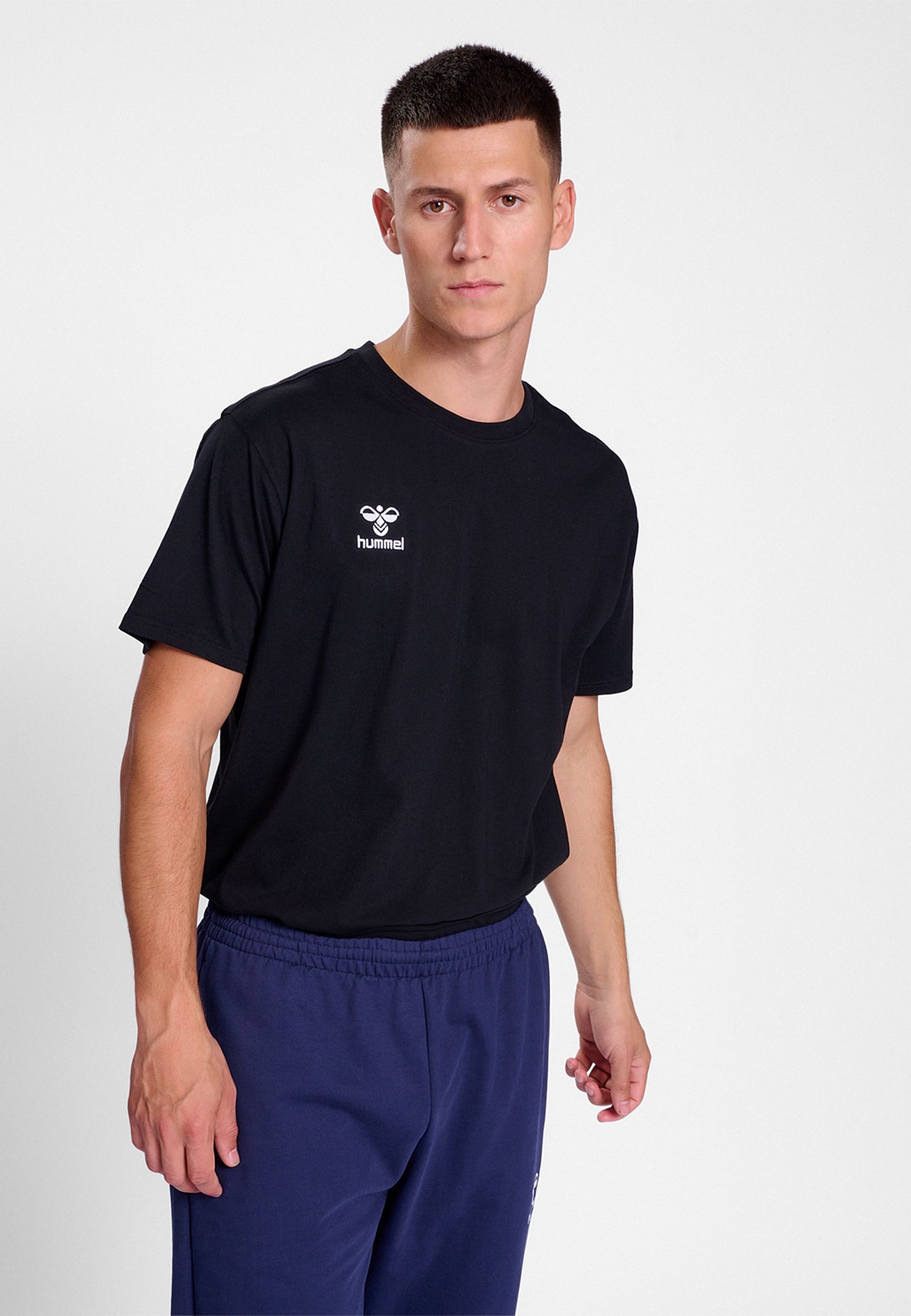 hummel T-Shirt Rundhalsausschnitt gesticktes Logo Regular günstig online kaufen