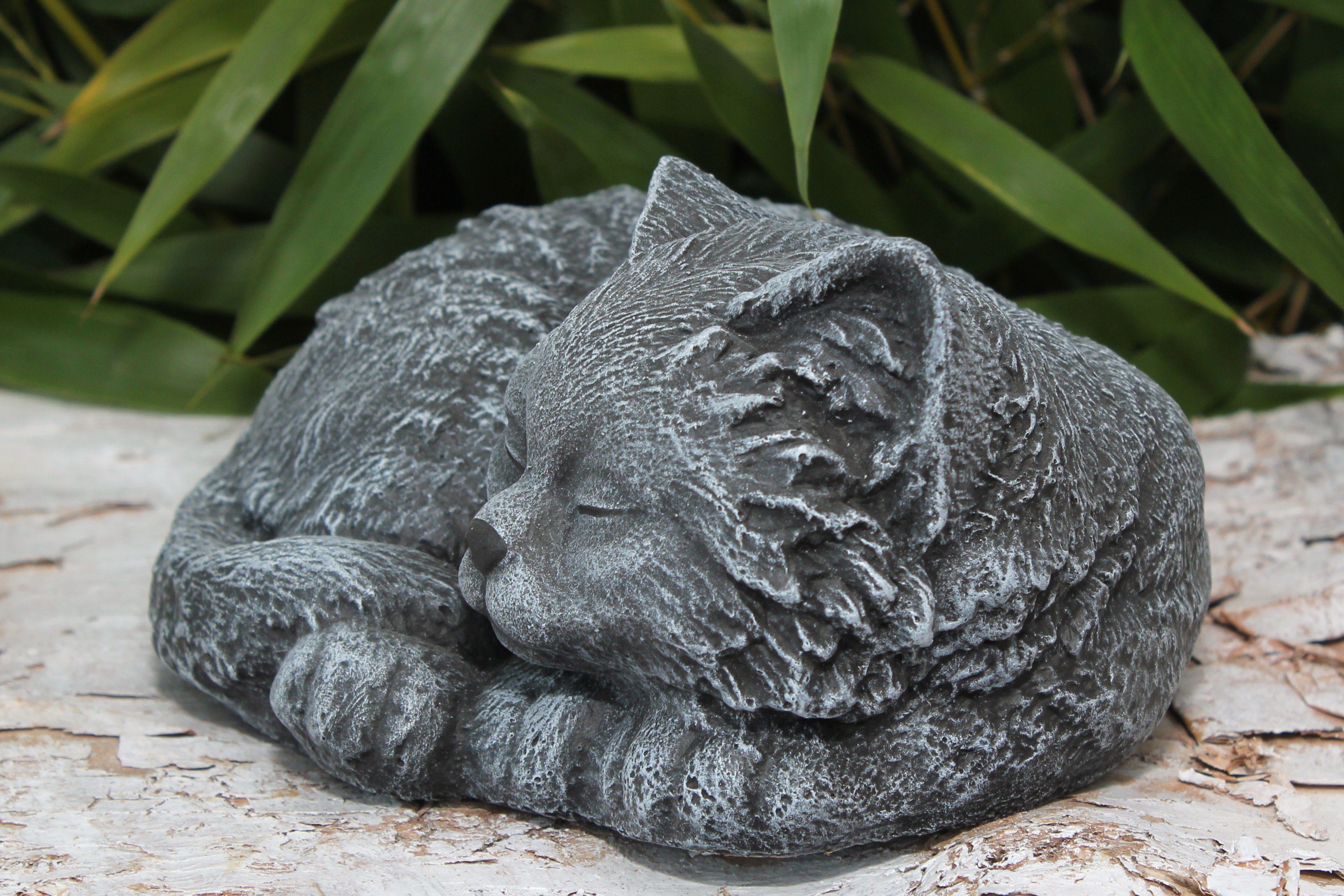Kunsthandwerk Germany Steinfigur Tiefes Haus Garten, - Made schlafend für Tierfigur Dekofigur in Katze frostsicher, wetterfest, und