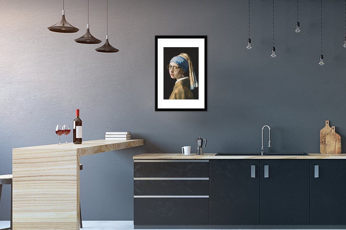 MuchoWow Poster Das Mädchen mit dem Perlenohrring - Johannes Vermeer - Brillen, (1 St), mit Rahmen, Kunstdruck, Gerahmtes Poster, Schwarzem Bilderrahmen