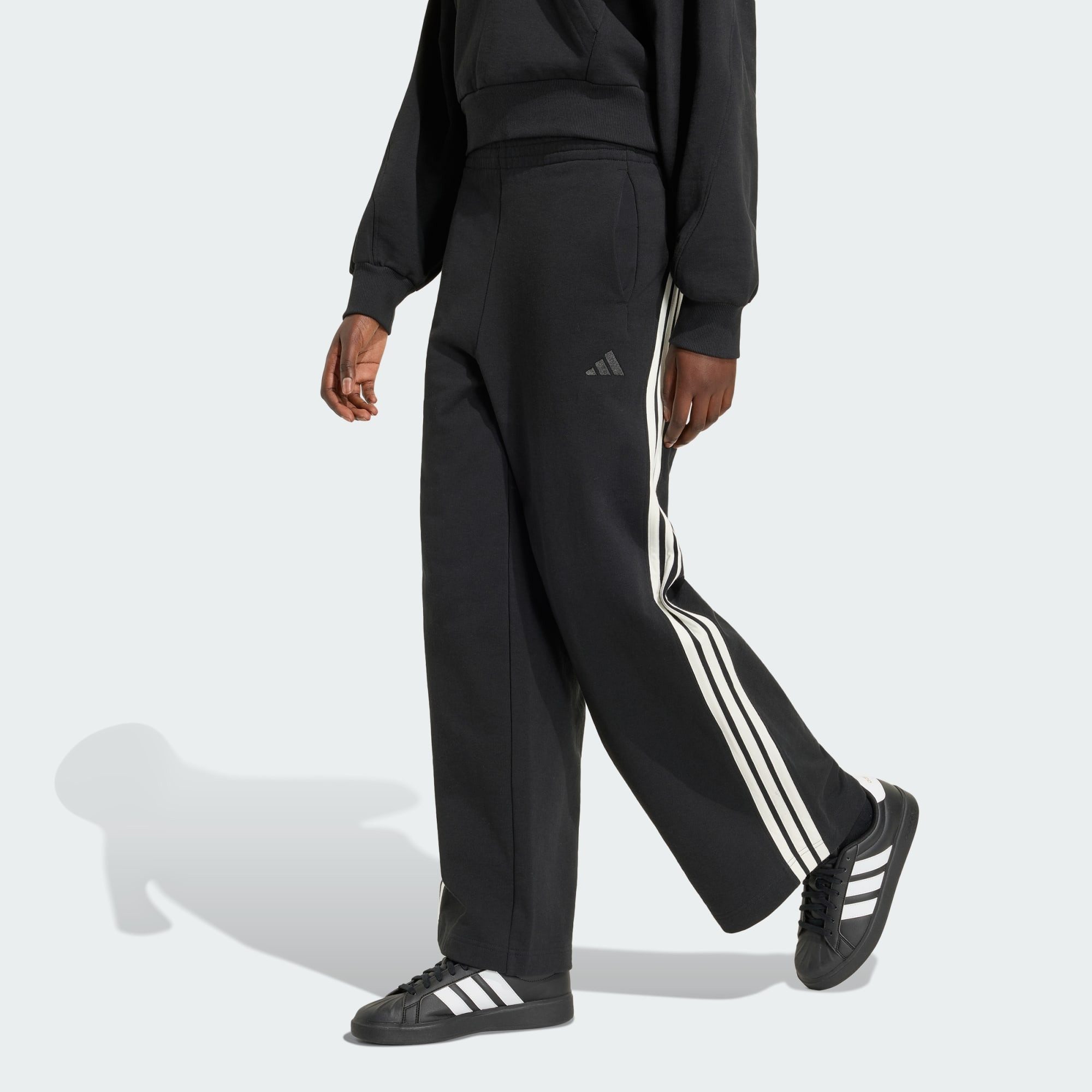 adidas Sportswear Jogginghose ADIDAS KIT 3-STREIFEN HOSE, WEIT GESCHNITTEN (1-tlg)