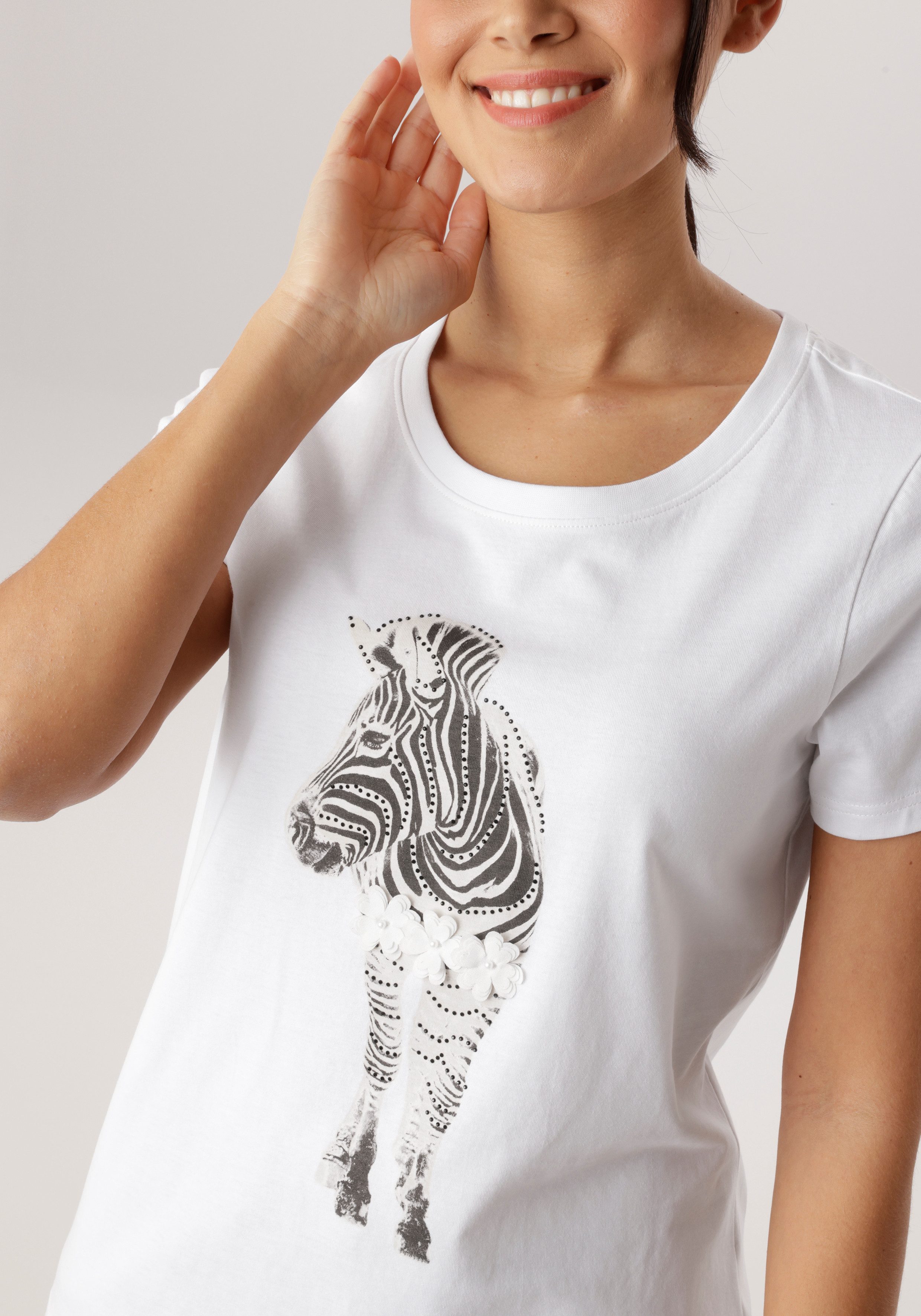 Aniston SELECTED T-Shirt mit aufwendiger 3D-Applikation – Bild 3 von 5