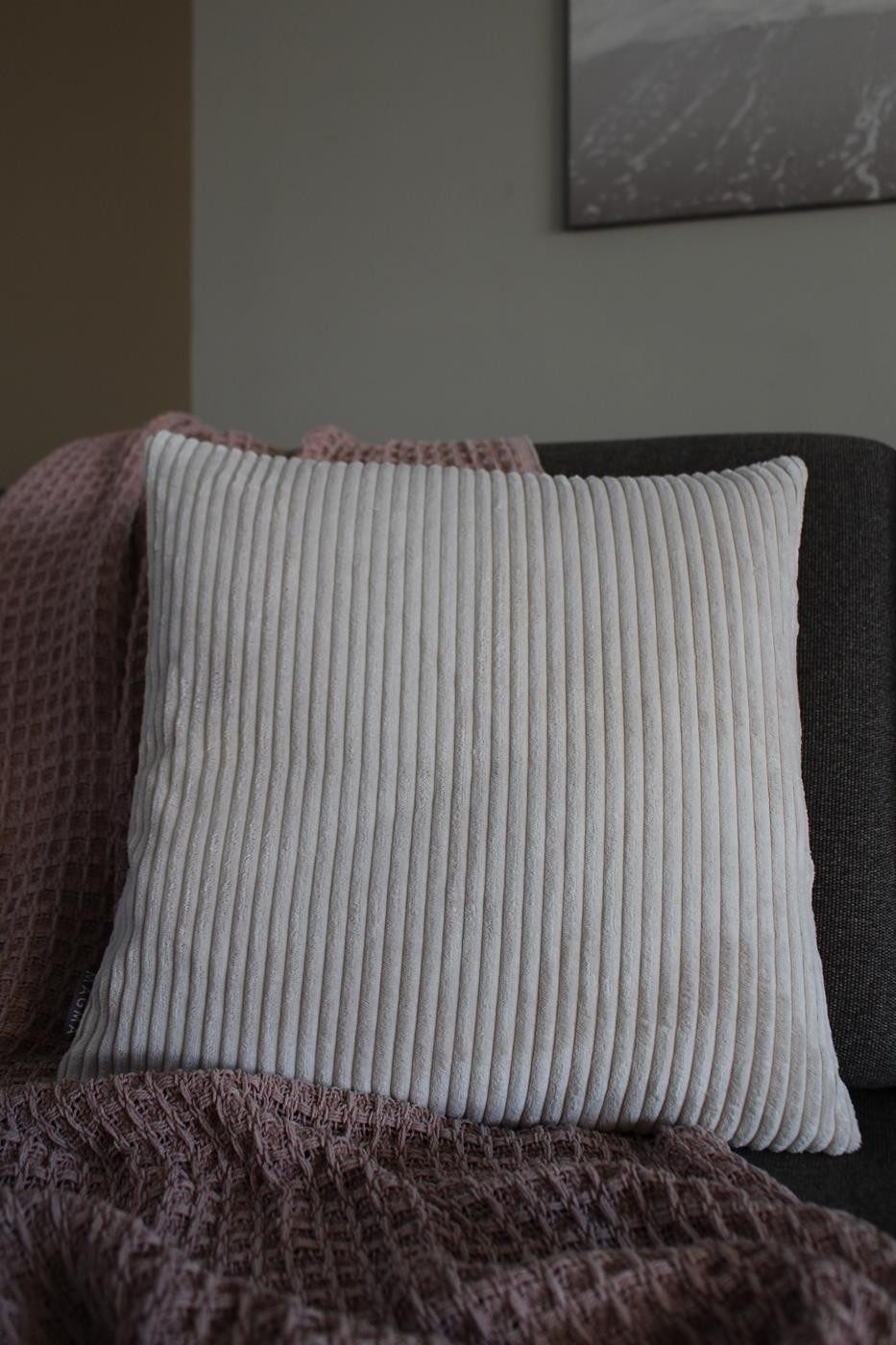 Magma Heimtex Kissenhülle Shara ca. 45 x 45 cm samtig weich kuschelig Cord Look, (1 Stück), Breiter Cord Look bei diesem Kissenbezug mit Reißverschluss