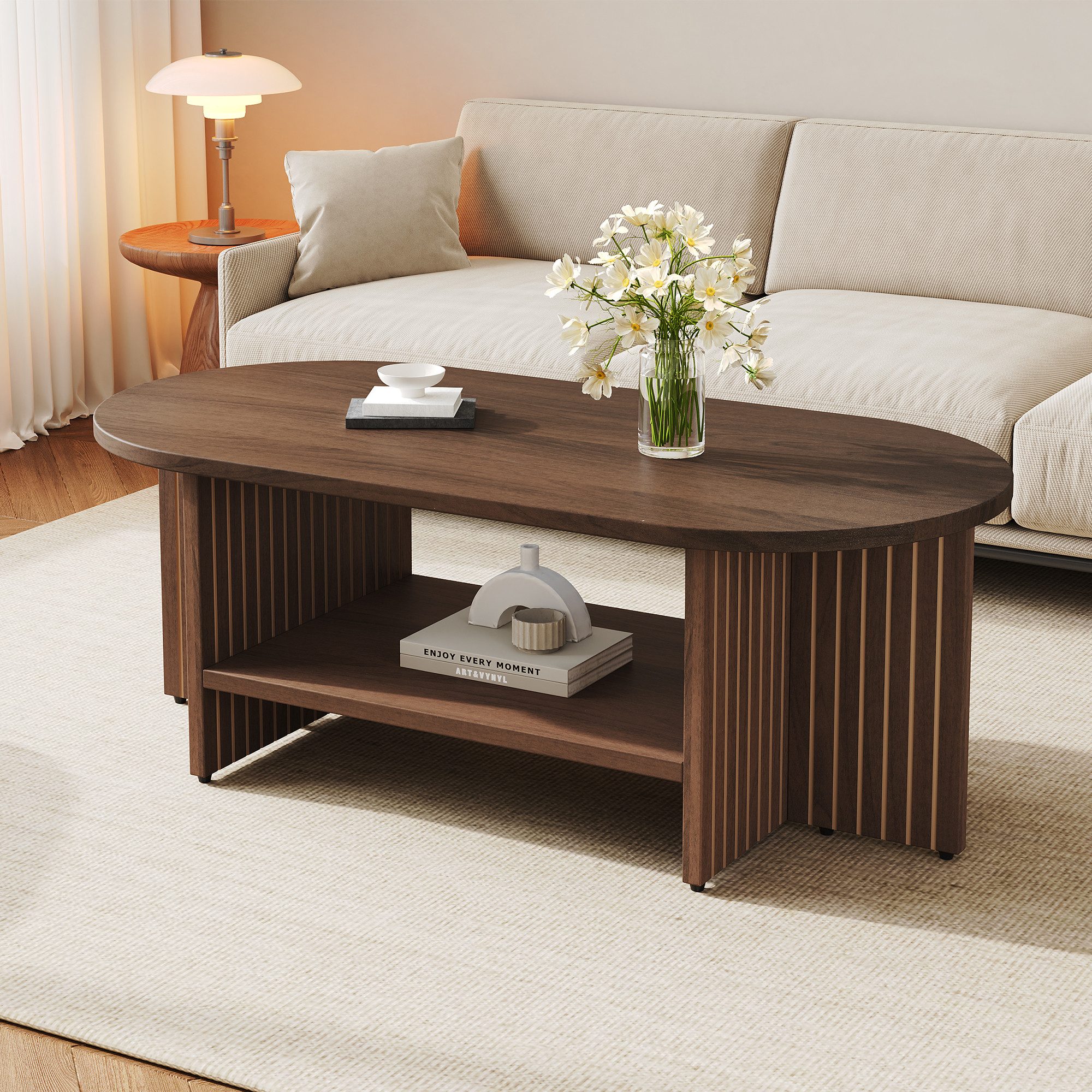 KLAM HOME Couchtisch Ovaler Couchtisch 100×40×35cm mit Ablagefach für Wohnzimmer (Moderner Sofatisch aus MDF mit Rillendesign und unterer Ablage), Beistelltisch in Nussbaumfarbe mit abgerundeten Kanten