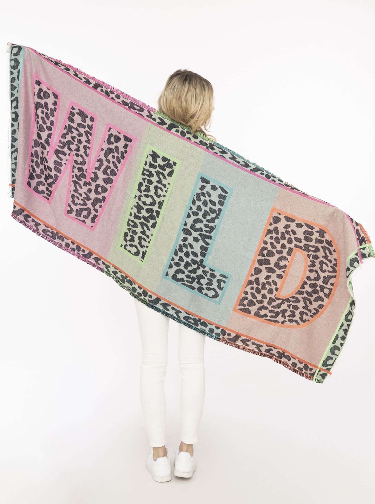 Zwillingsherz Schal "Wild Lettering Leo", Neon Schriftzug, Leo All-Over, Fransenabschluss, Wollanteil