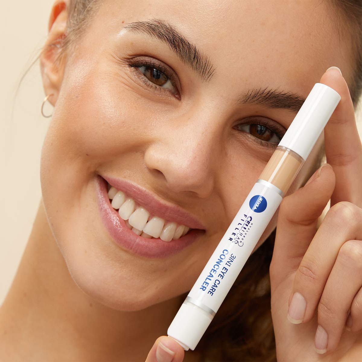 Nivea Concealer CELLULAR 3IN1 AUGENPFLEGE CONCEALER, Mit Anti-Aging-Effekt, deckt effektiv ab, spendet 24h Feuchtigkeit.