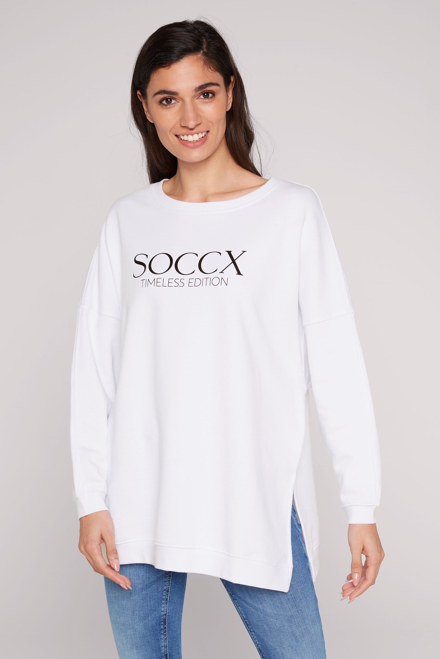 Schultern, und an Ärmeln überschnittenen Rippbündchen SOCCX Longsweatshirt mit Saum