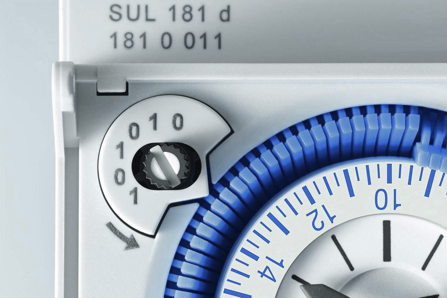 theben Zeitschaltuhr SUL 181 d 1810011, Handschalter, Tagesprogramm, 200 Stunden Gangreserve, Licht/Pumpe/Lüftung, 180 W LED