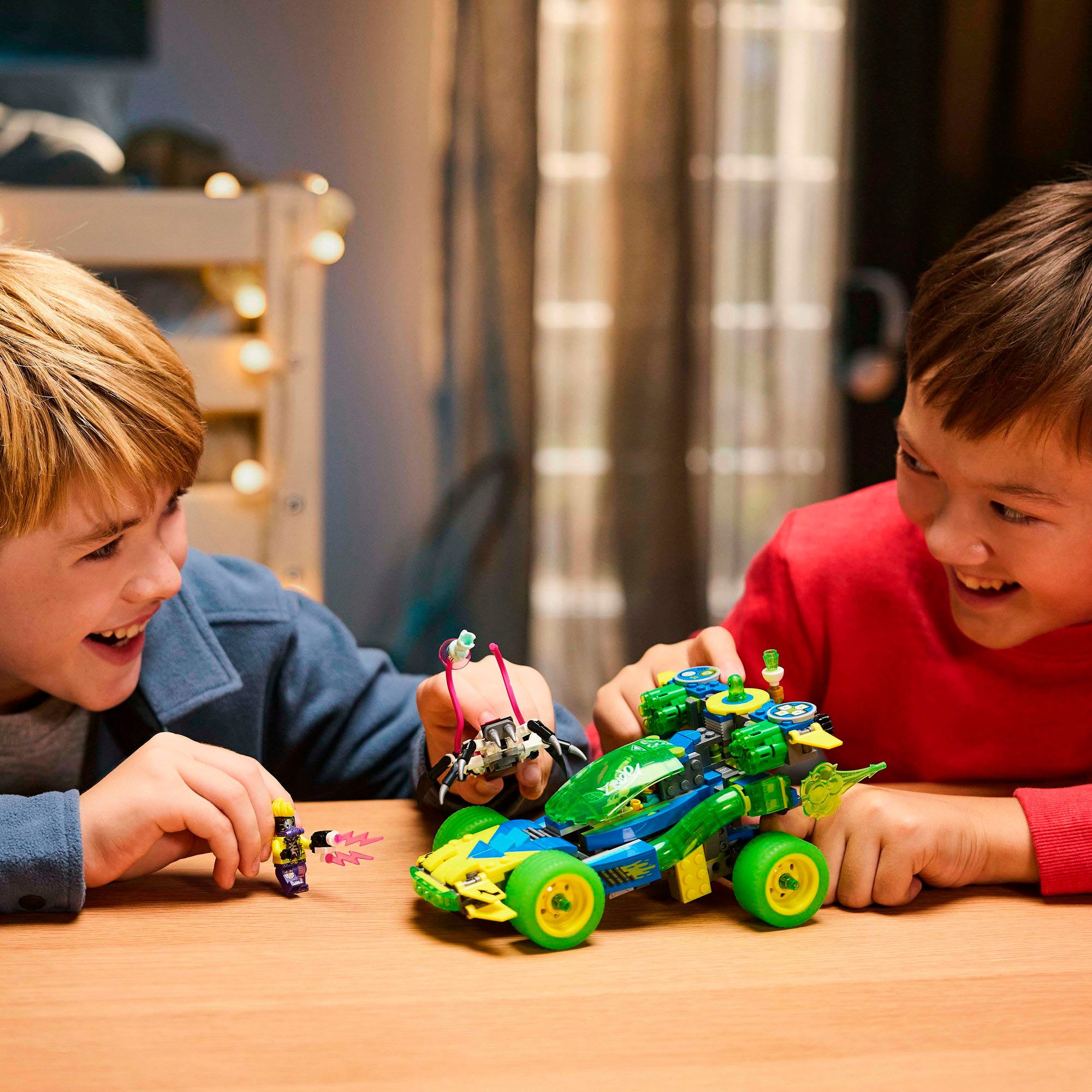 LEGO® Mateo mit dem Z-Blob Action-Rennwagen günstig online kaufen