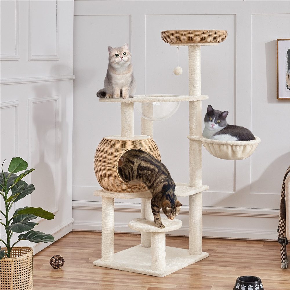 Yaheetech Kratzbaum 137,5 cm (H), aus Rattan-Geflecht, Katzenbaum mit Katzenhaus, Liegemulde, Korb, Sisalstämme, Plüschball