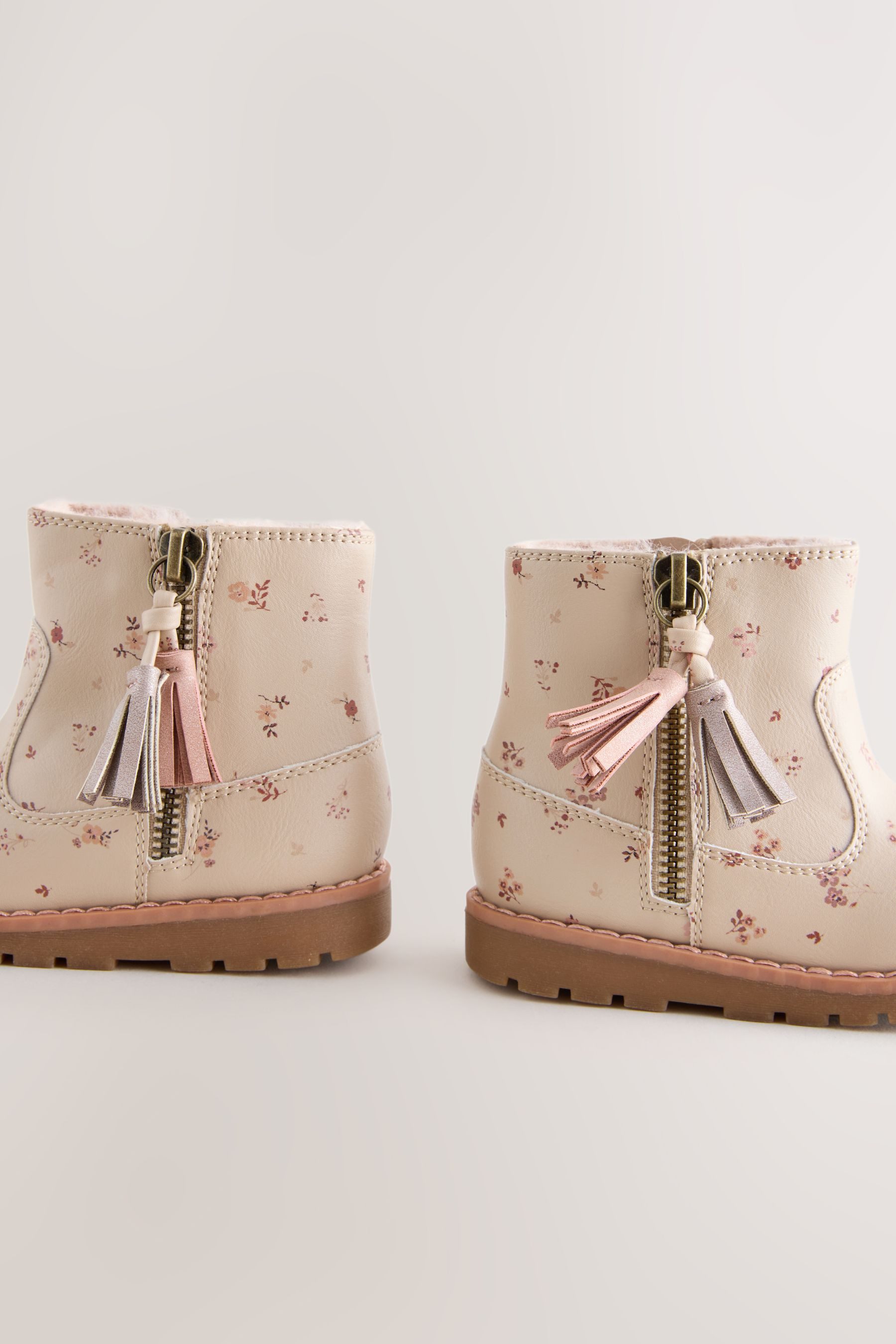 Next Chelseastiefel mit Quaste, weite Passform Stiefelette (1-tlg)