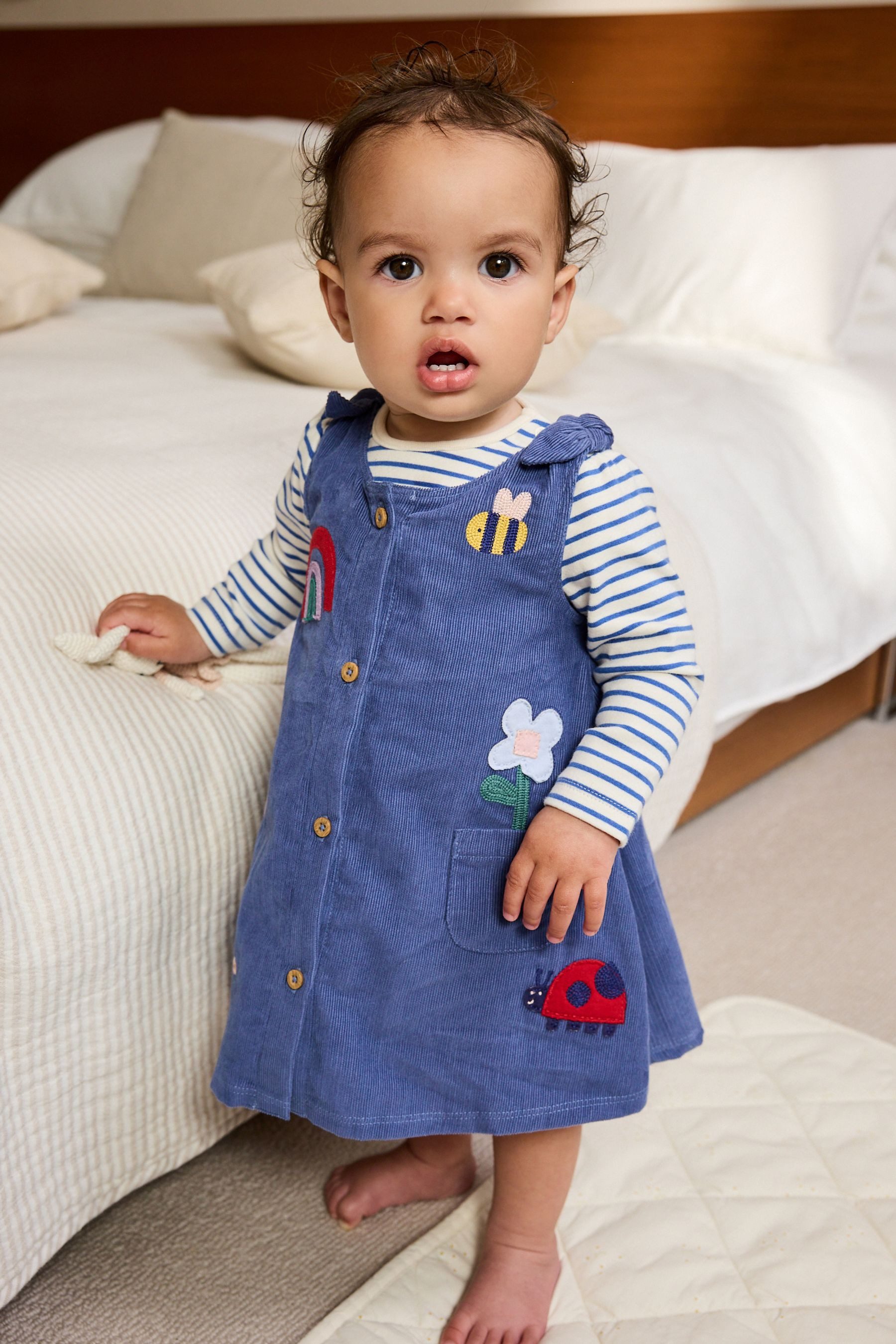 Next Trägerkleid Baby-Set: Latzkleid, Langarm-Bodysuit, Strumpfhose (3-tlg)