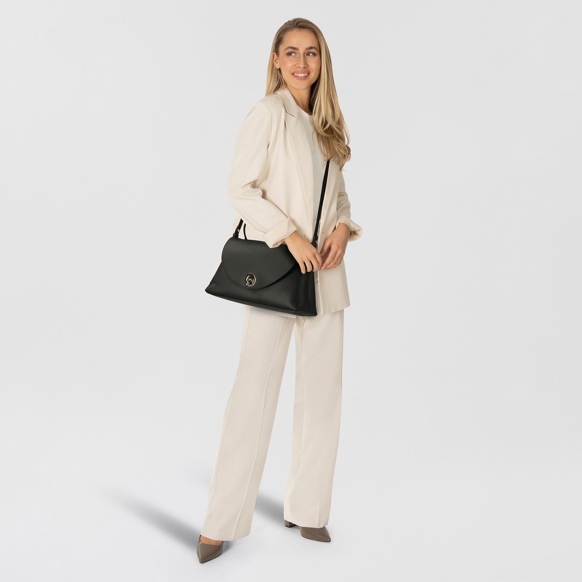 COCCINELLE Schultertasche Nikla, Leder günstig online kaufen