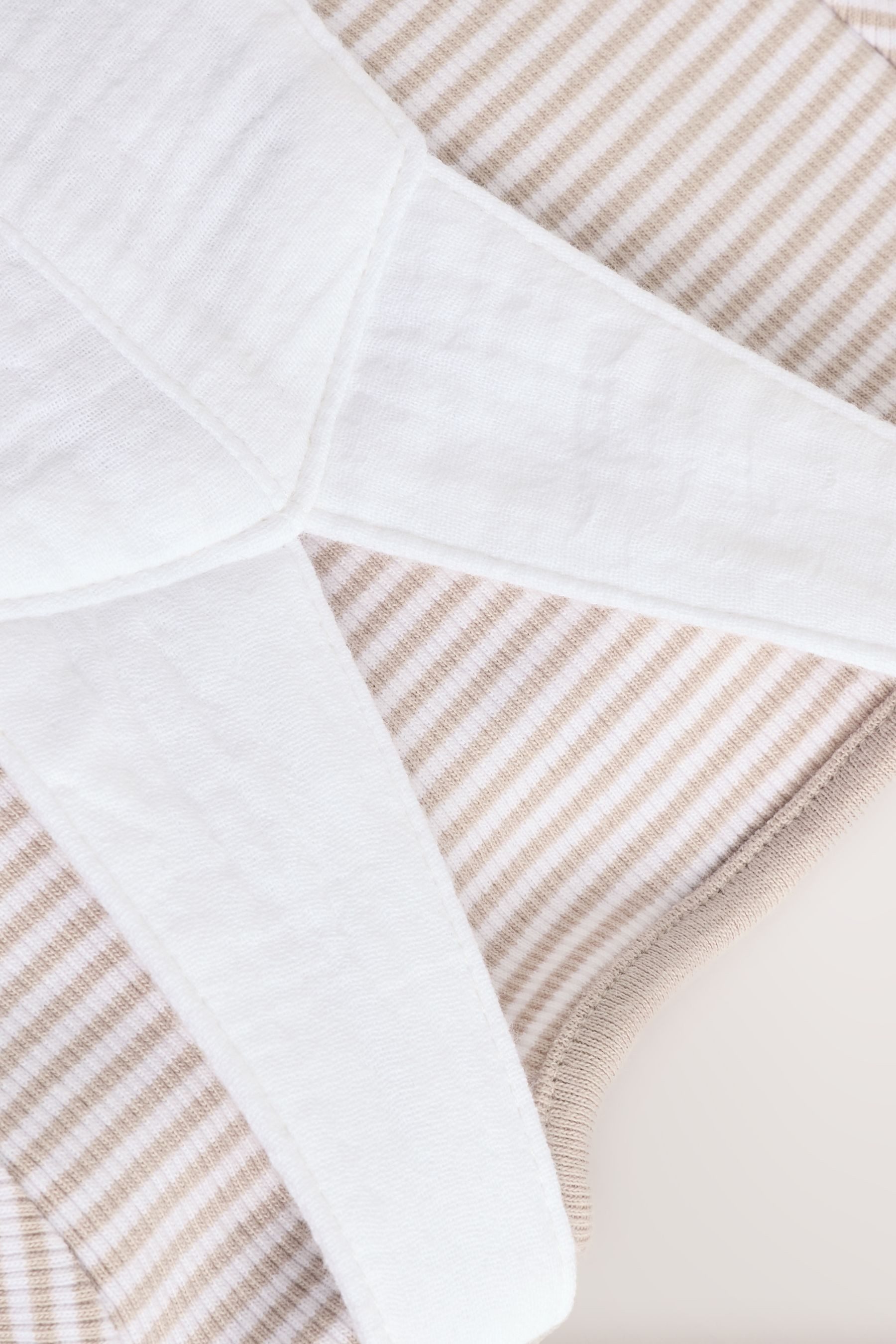 Next Latzhose Baby Latzhose und gestreifter Bodysuit im Set (2-tlg)