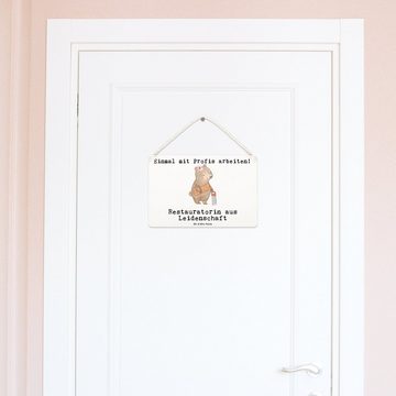 Mr. & Mrs. Panda Hinweisschild DIN A6 Restauratorin Leidenschaft - Weiß - Geschenk, Tür Schild, Deko, (1 St), Künstlerisch bedruckt