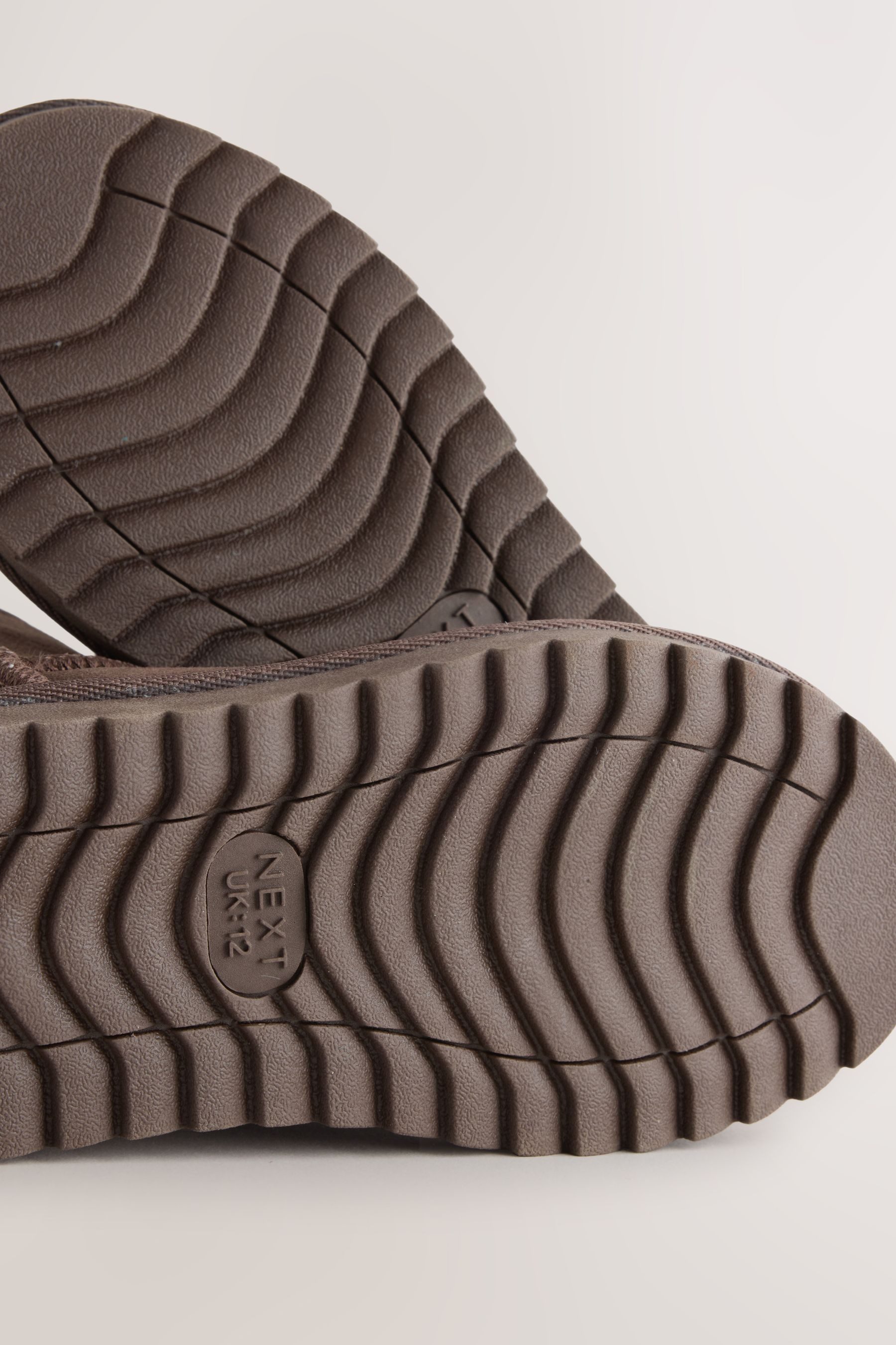 Next Hohe Schlupfstiefel aus Veloursleder Schlupfboots – Bild 4 von 5
