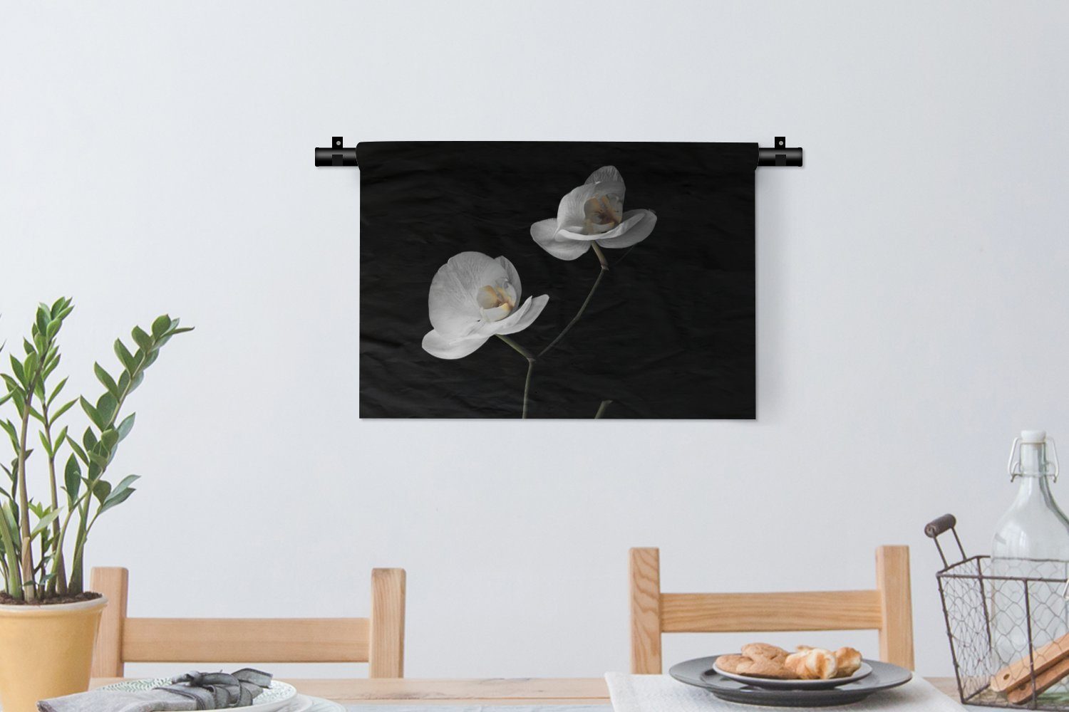 MuchoWow Wanddekoobjekt Orchidee - Kleid, Wanddeko - Schlafzimmer, Wohnzimmer, Blumen Stilleben, Kinderzimmer - Wandbehang, Weiß für Schwarz 