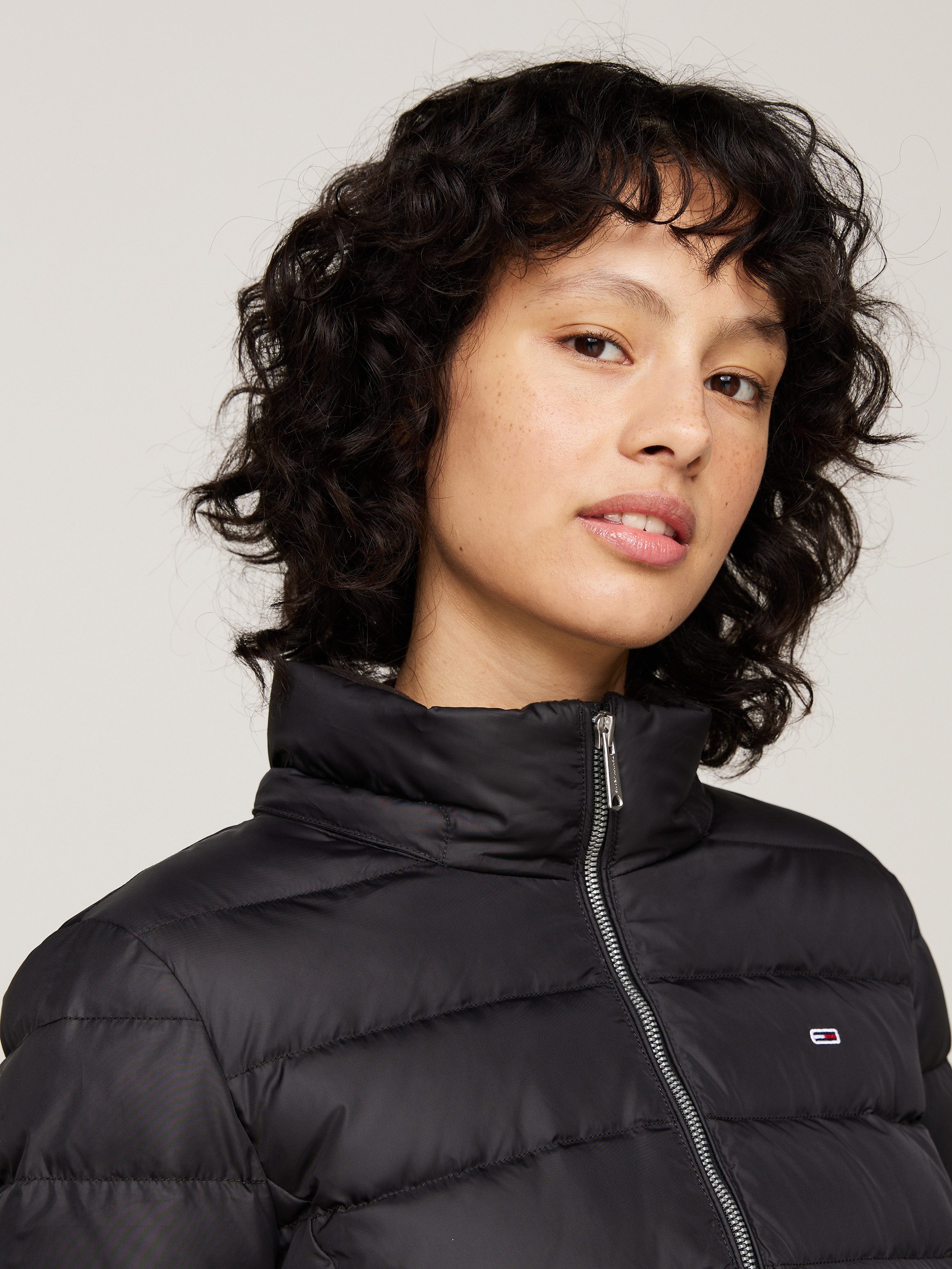 Tommy Jeans Steppmantel TJW ESSENTIAL HOODED DOWN COAT mit Fellimitat, Logo günstig online kaufen