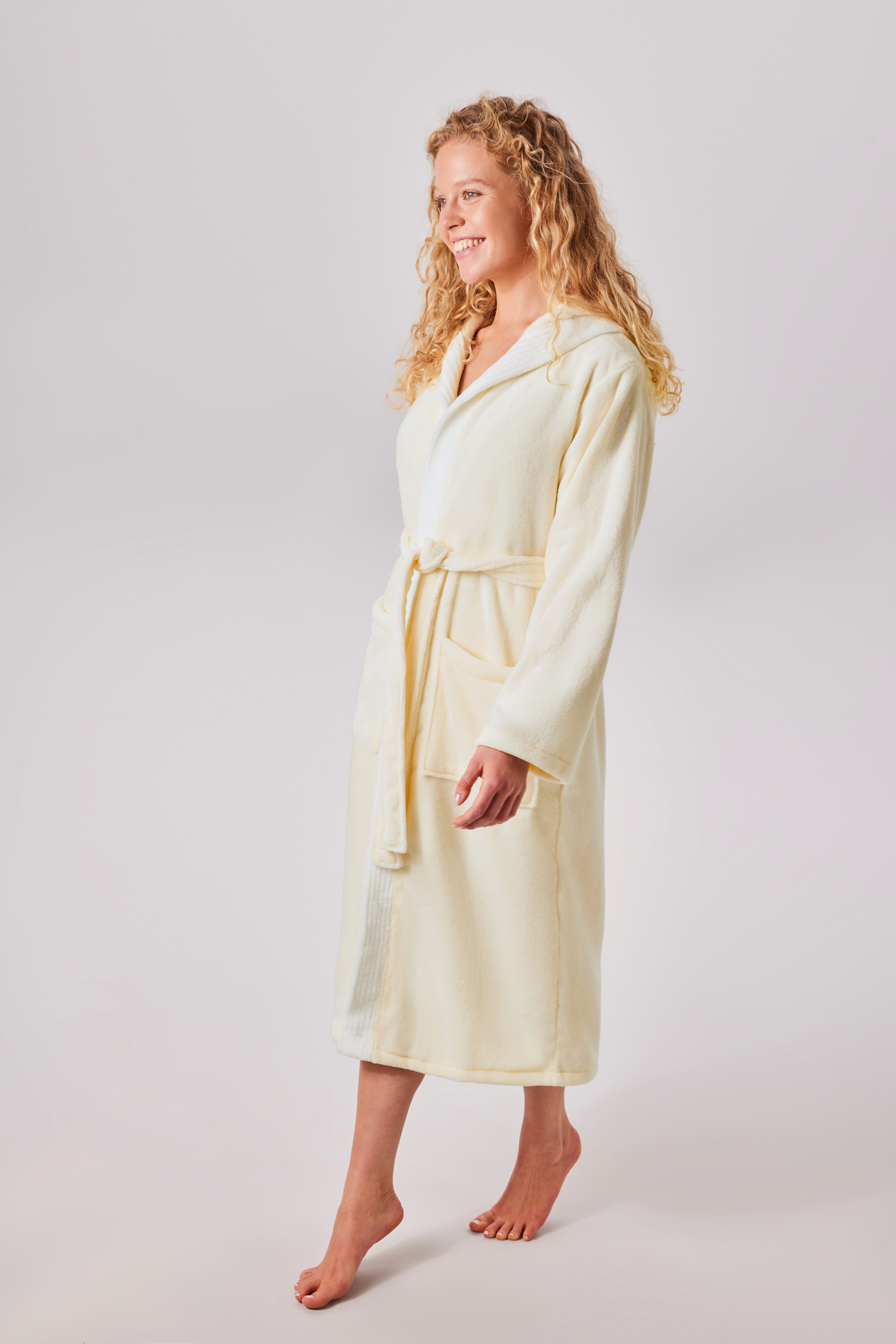 OTTO home Unisex-Bademantel Miia, ideal für Sauna, Spa & im Urlaub, Langform, Microfaser, Kapuze, Gürtel, weich und kuschelig, plüsch, für Damen und Herren, S-XL