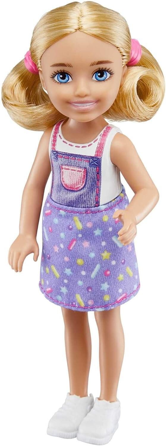 Mattel® Puppen Accessoires-Set Mattel HBX03 - Barbie-Schwestern Backspielset mit Barbie & Chelsea – Bild 4 von 5