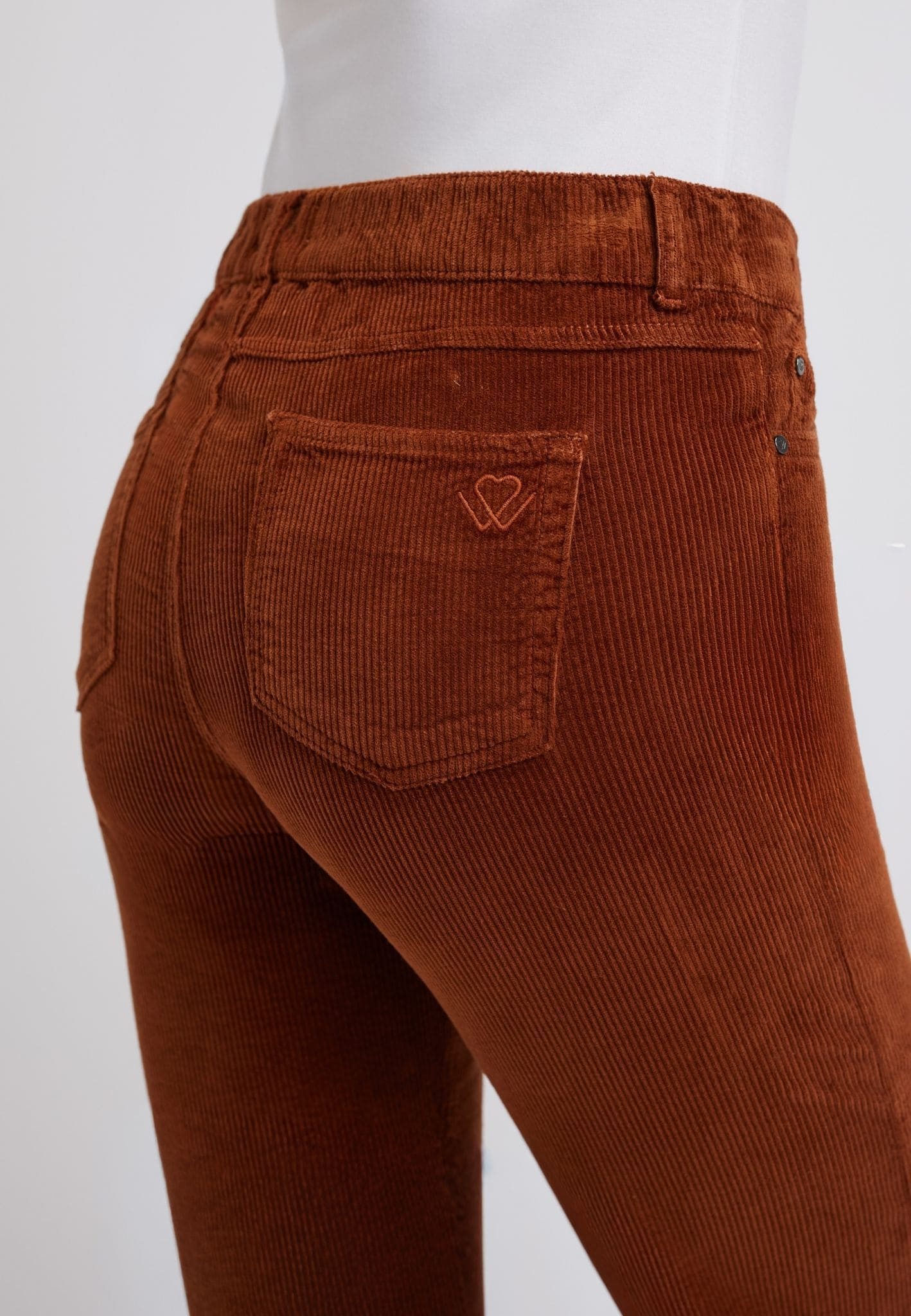wonderjeans Cordhose mit Stretch für eine perfekte Passform