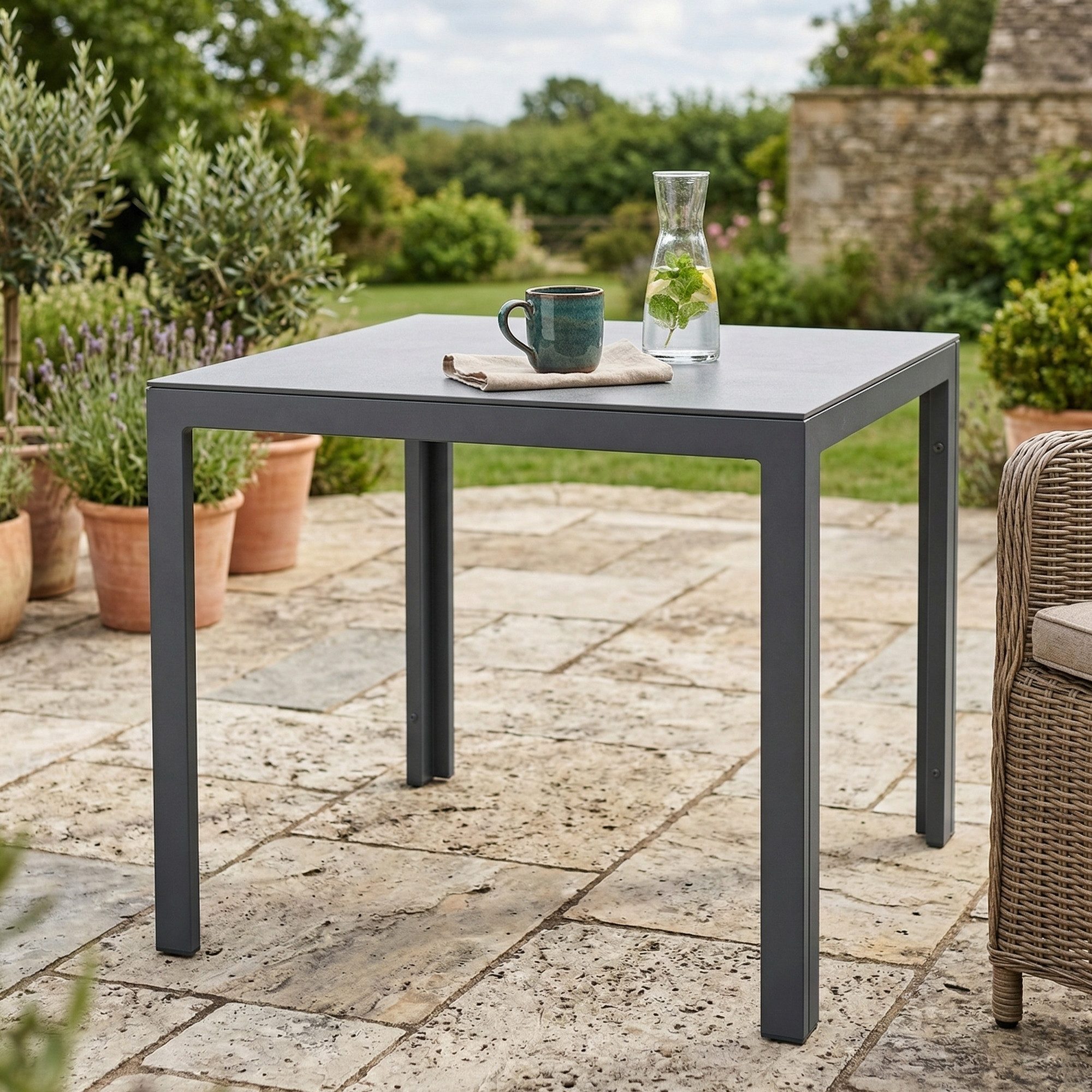 MANDALIKA Garden Gartentisch Dining Tisch Luna 80x80x74 cm Dekorglas Steinoptik