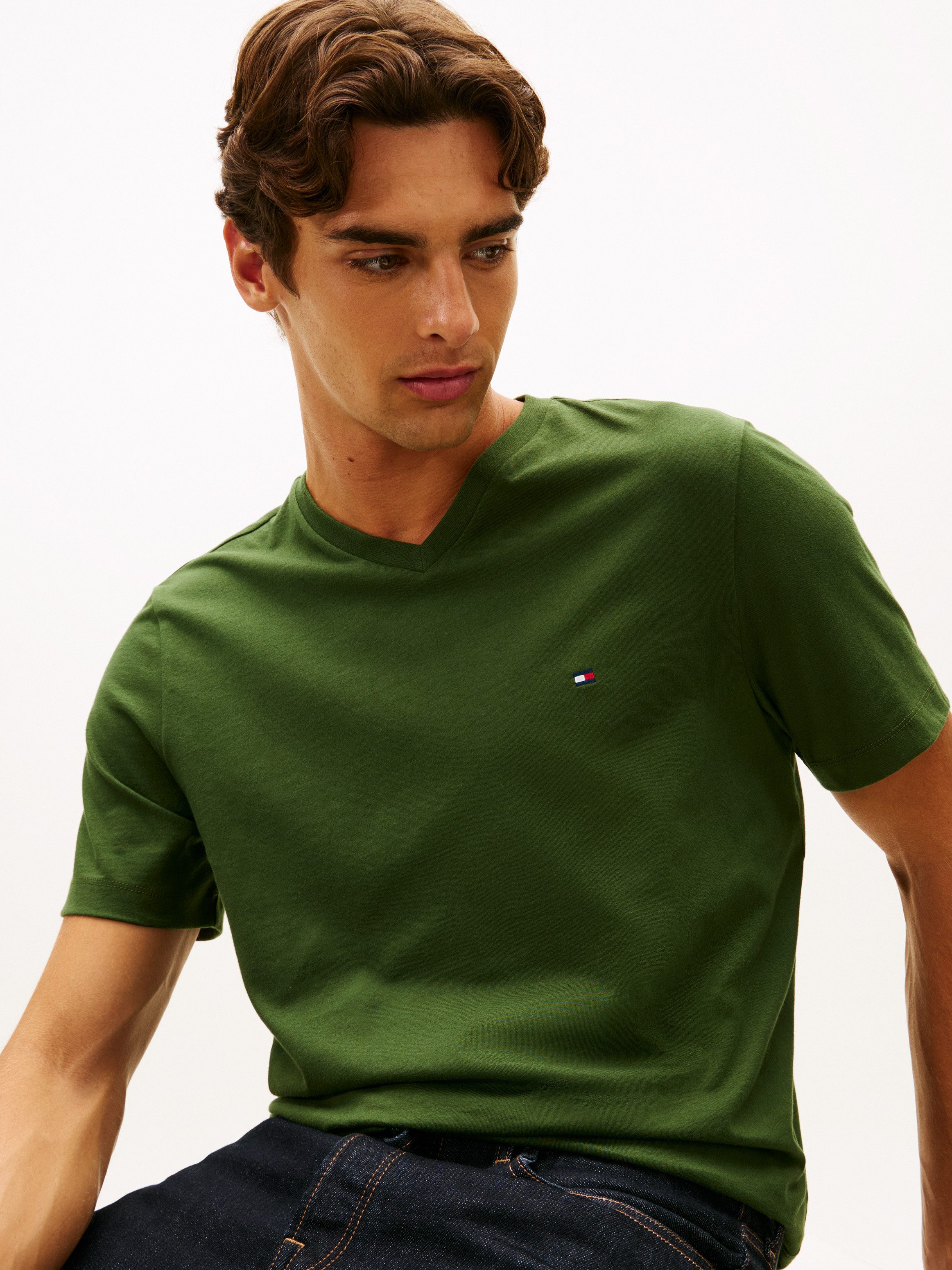 Tommy Hilfiger V-Shirt ESSENTIAL V-NECK TEE mit V-Ausschnitt und Markenlabe günstig online kaufen