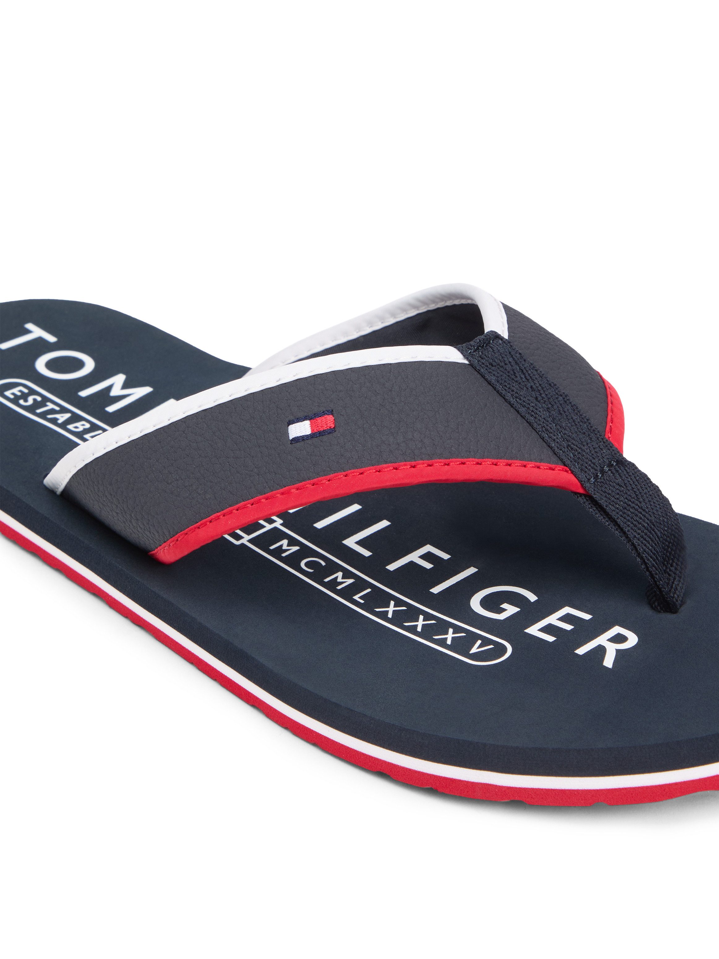 Tommy Hilfiger HILFIGER TUMBLE BEACH SANDAL Zehentrenner, Sommerschuh, Badeschuh mit dreifarbiger Laufsohle