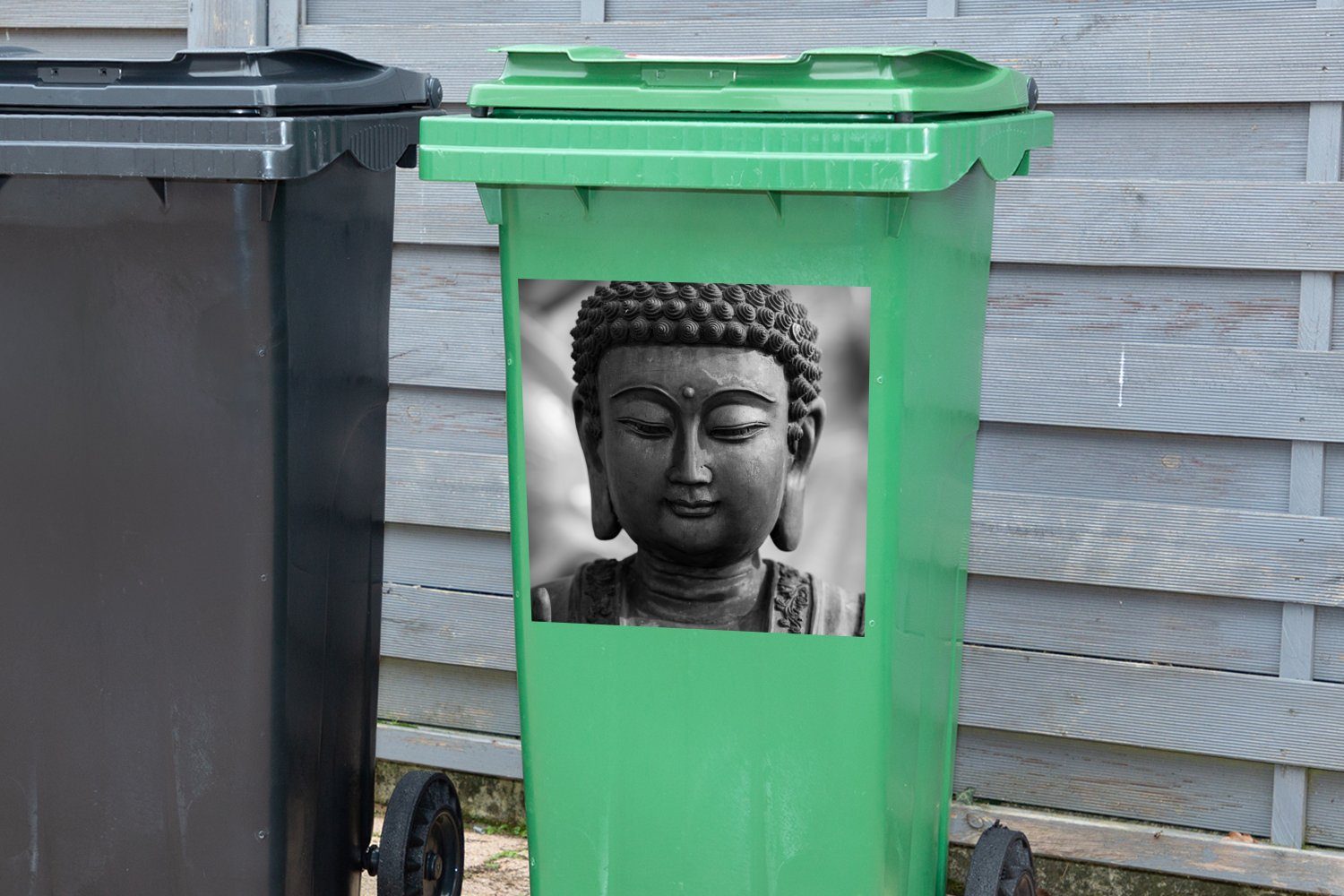 Sticker, Religion Mülltonne, Spiritualität Mülleimer-aufkleber, Buddha-Statue - Wandsticker - Container, Grau Buddha (1 - St), MuchoWow Abfalbehälter -