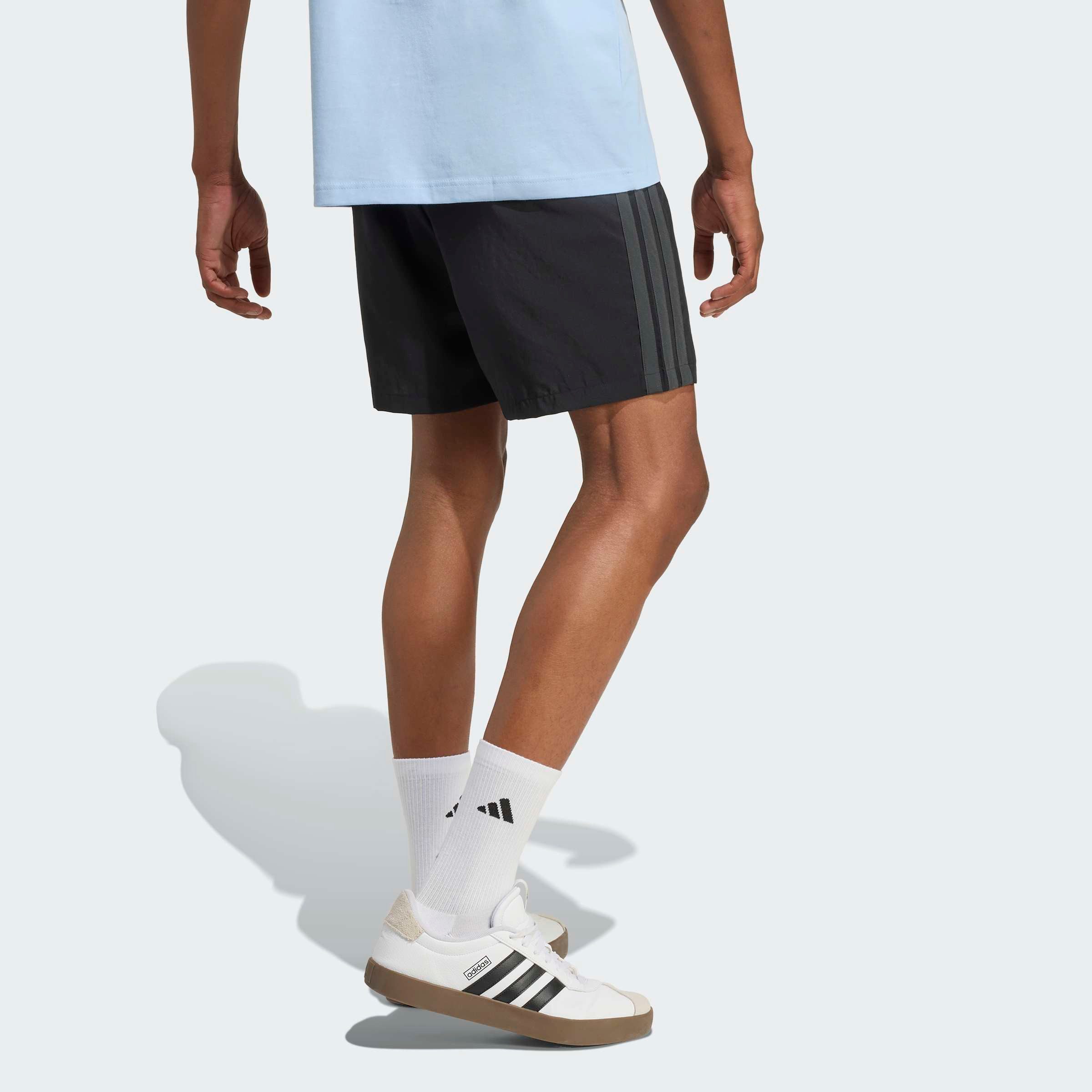 adidas Sportswear Shorts ESSENTIALS 3-STREIFEN CHELSEA mit 3-Streifen an den Seiten, für Laufen und Sportmode
